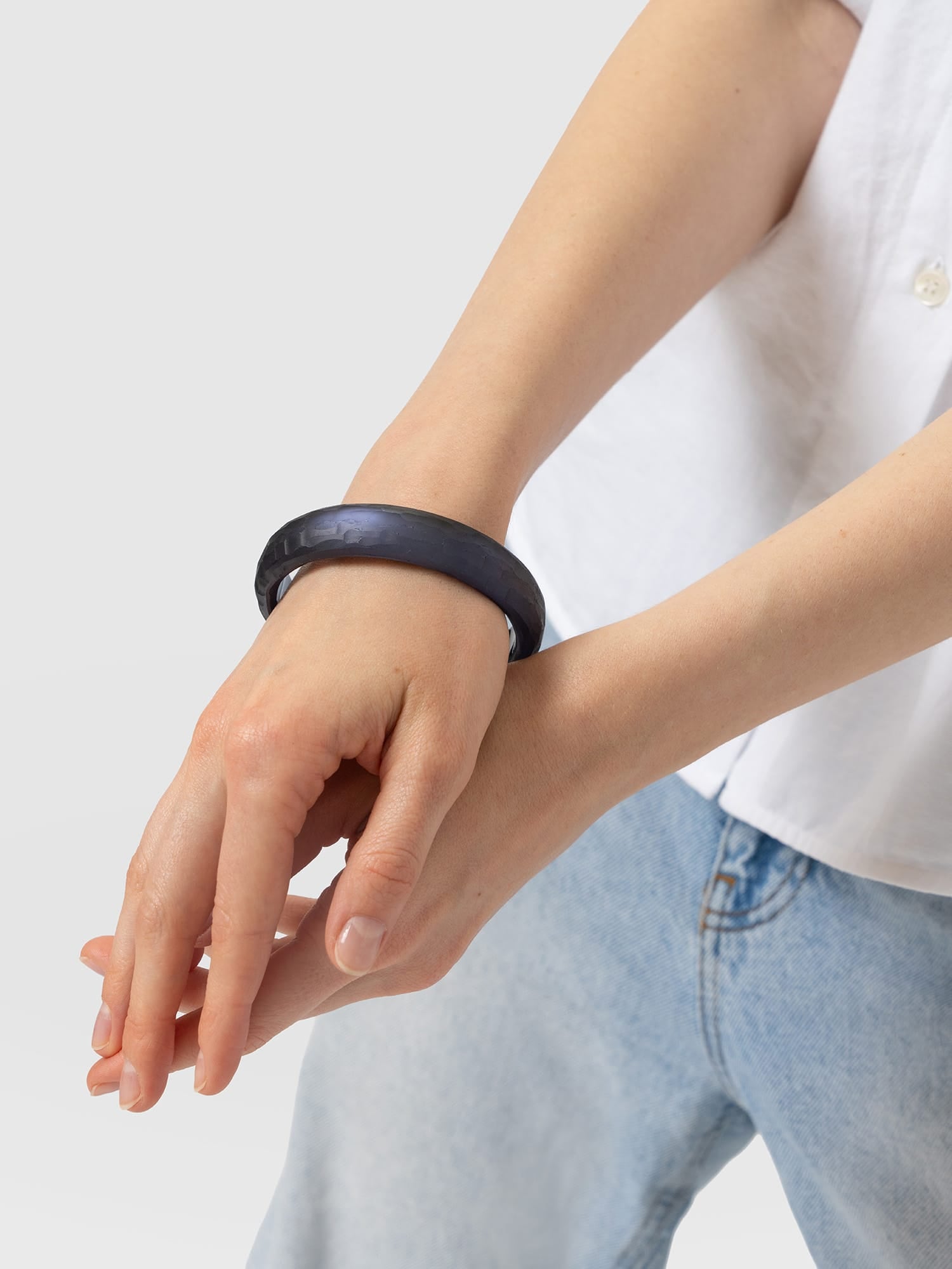 Hammered Bangle - Navy - Women's Jewellers | Saint and Sofia® EU