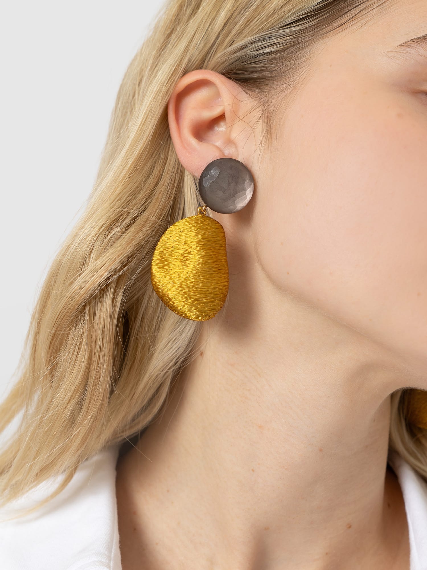 Hammered Drop Earrings - Mustard - Women's Jewellers | Saint and Sofia® EU