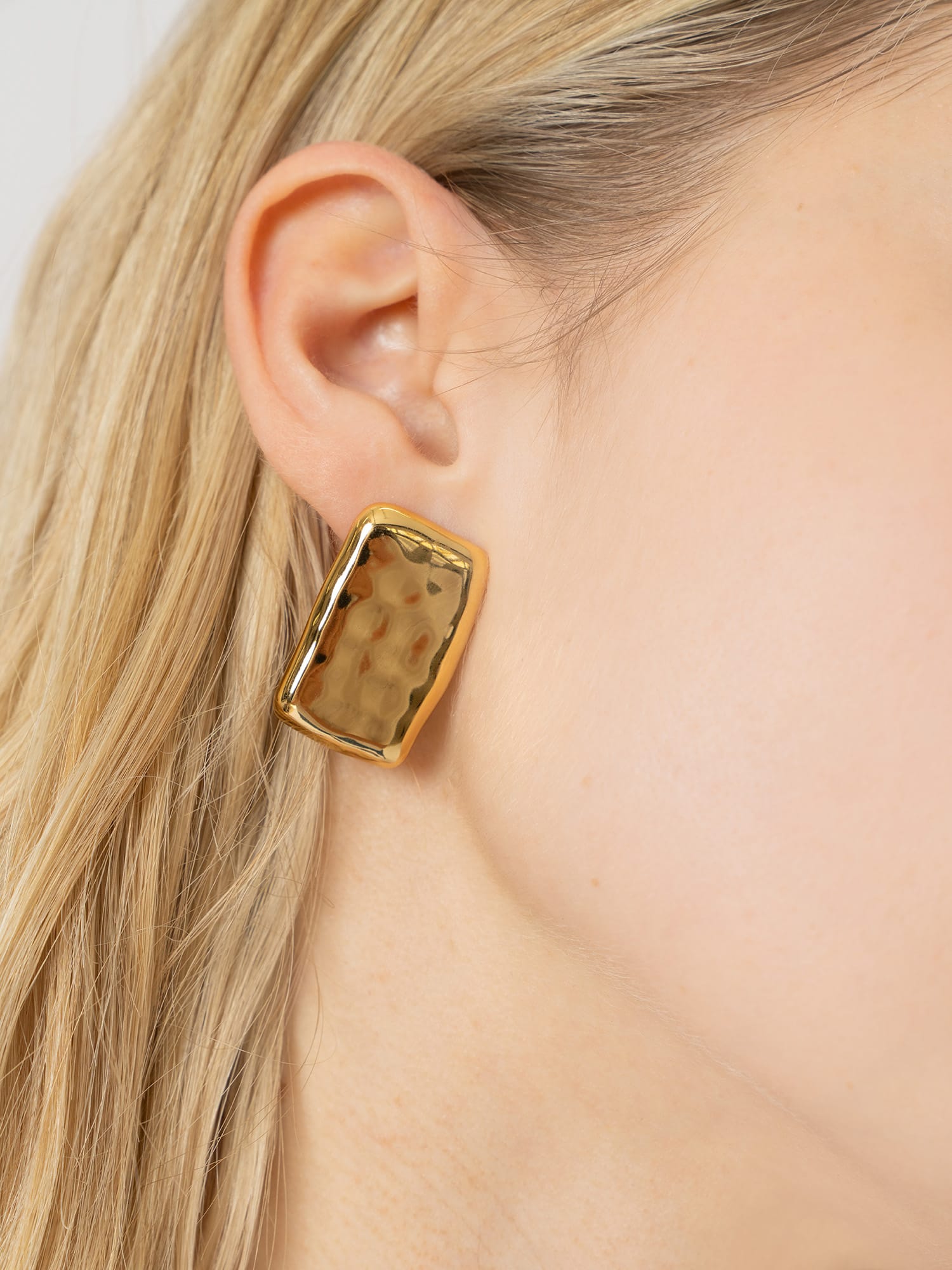 Hammered Rectangle Earrings - Gold - Women's Jewellers | Saint and Sofia® EU