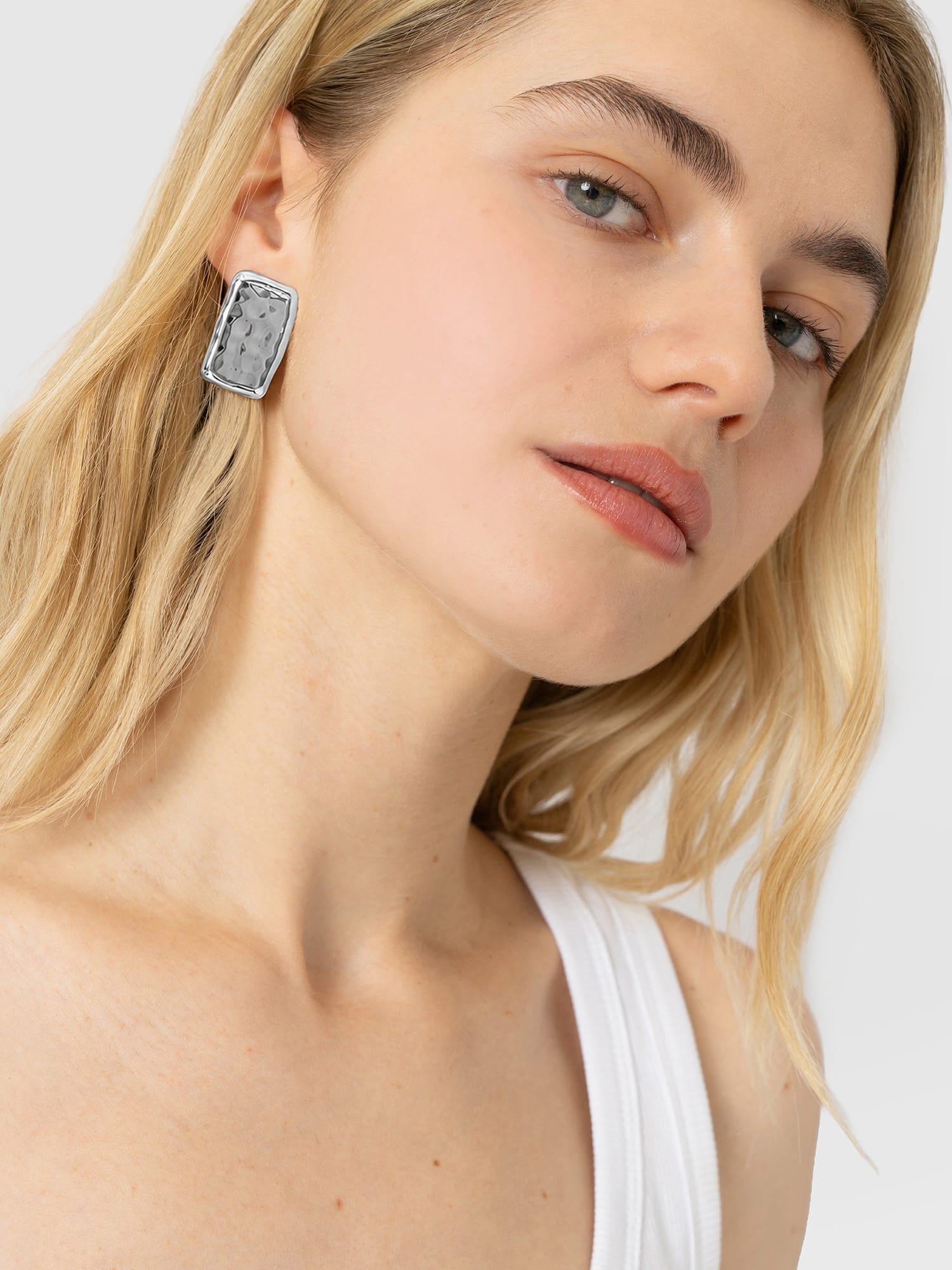 Hammered Rectangle Earrings - Silver - Women's Jewellers | Saint and Sofia® EU