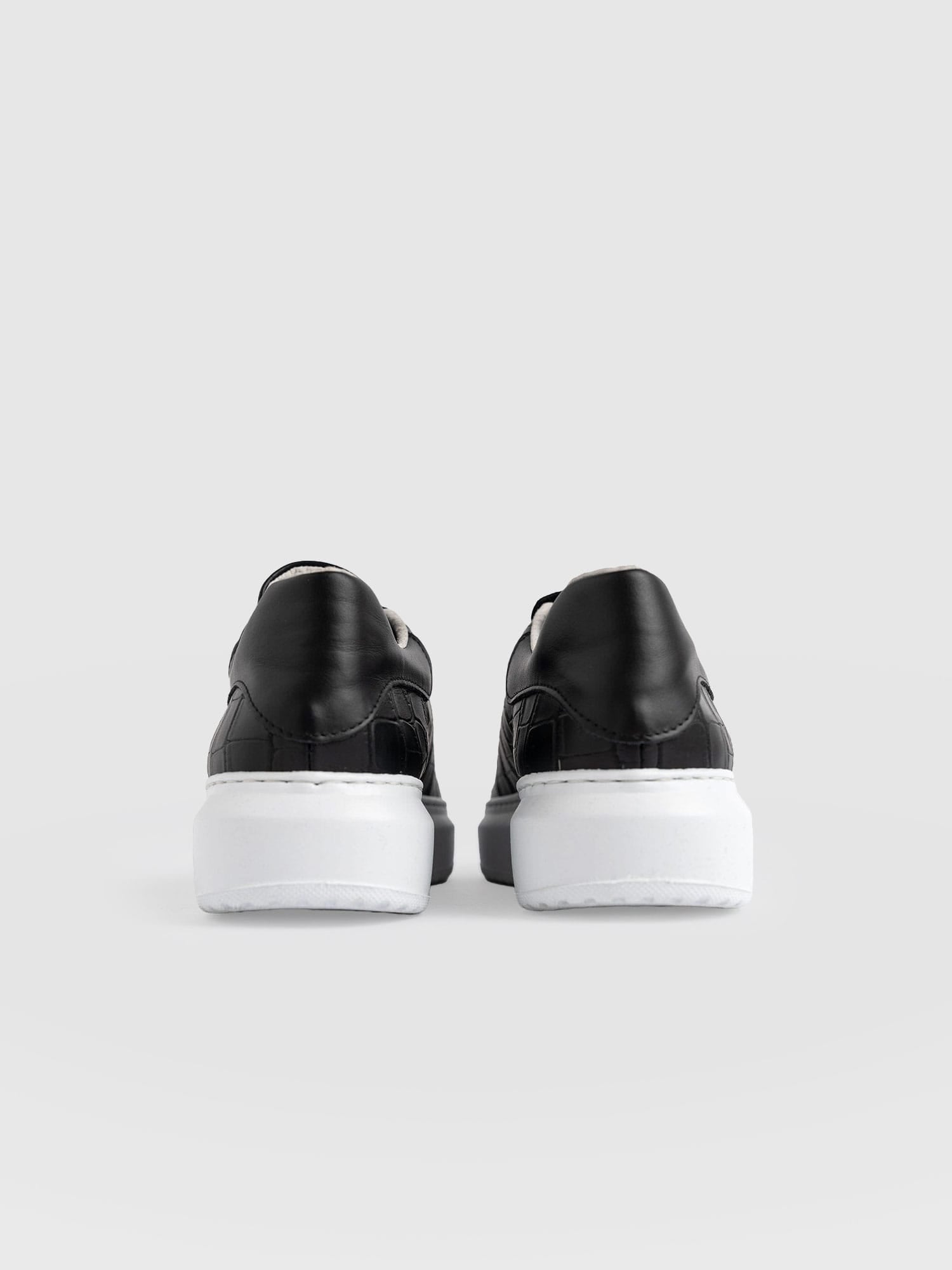 Hampstead Trainer Black - Women's Trainers | Saint + Sofia® EU