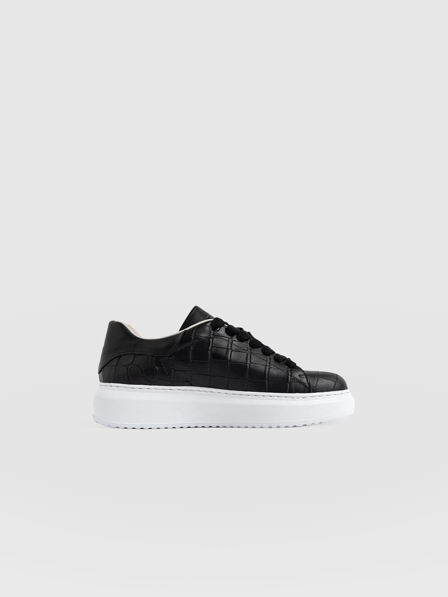 Hampstead Trainer Black - Women's Trainers | Saint + Sofia® EU