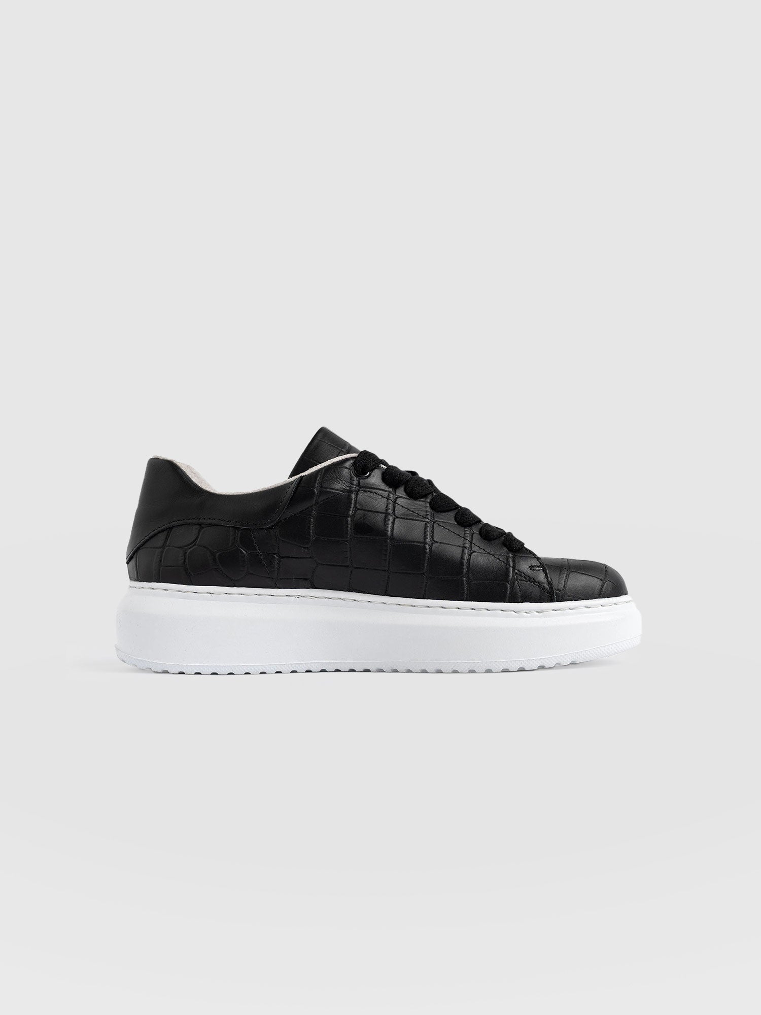 Hampstead Trainer Black - Women's Trainers | Saint + Sofia® EU