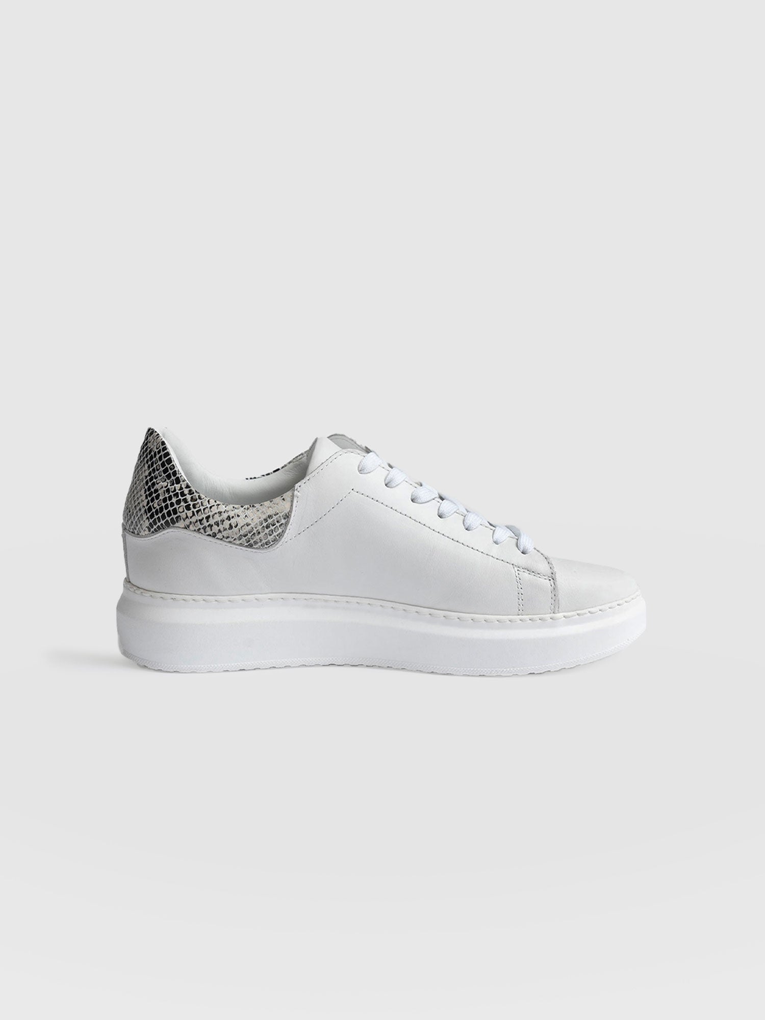 Hampstead Trainer White - Women's Trainers | Saint + Sofia® EU