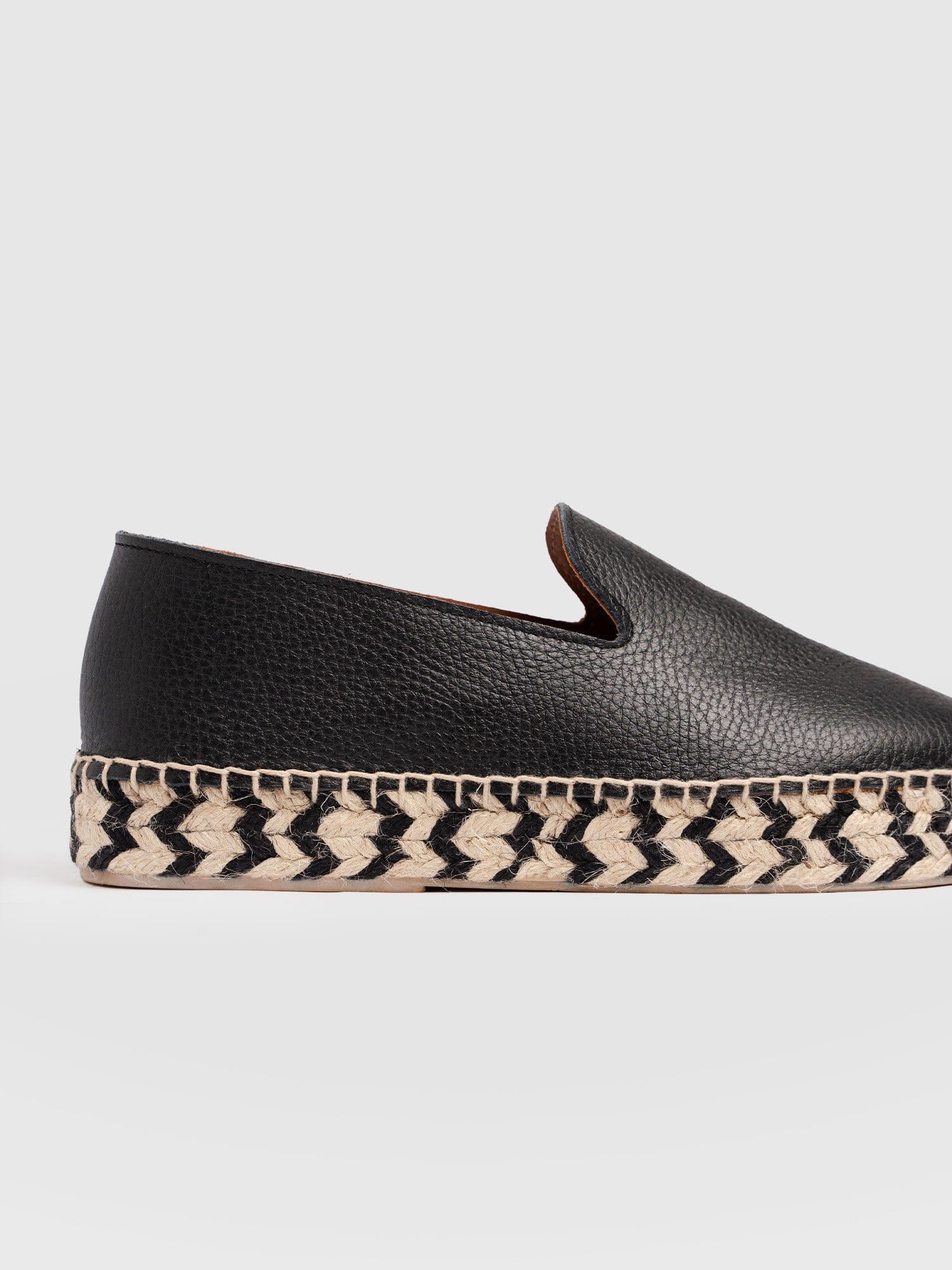 Hampton Espadrilles - Black Leather - Women's Shoes | Saint + Sofia® EU