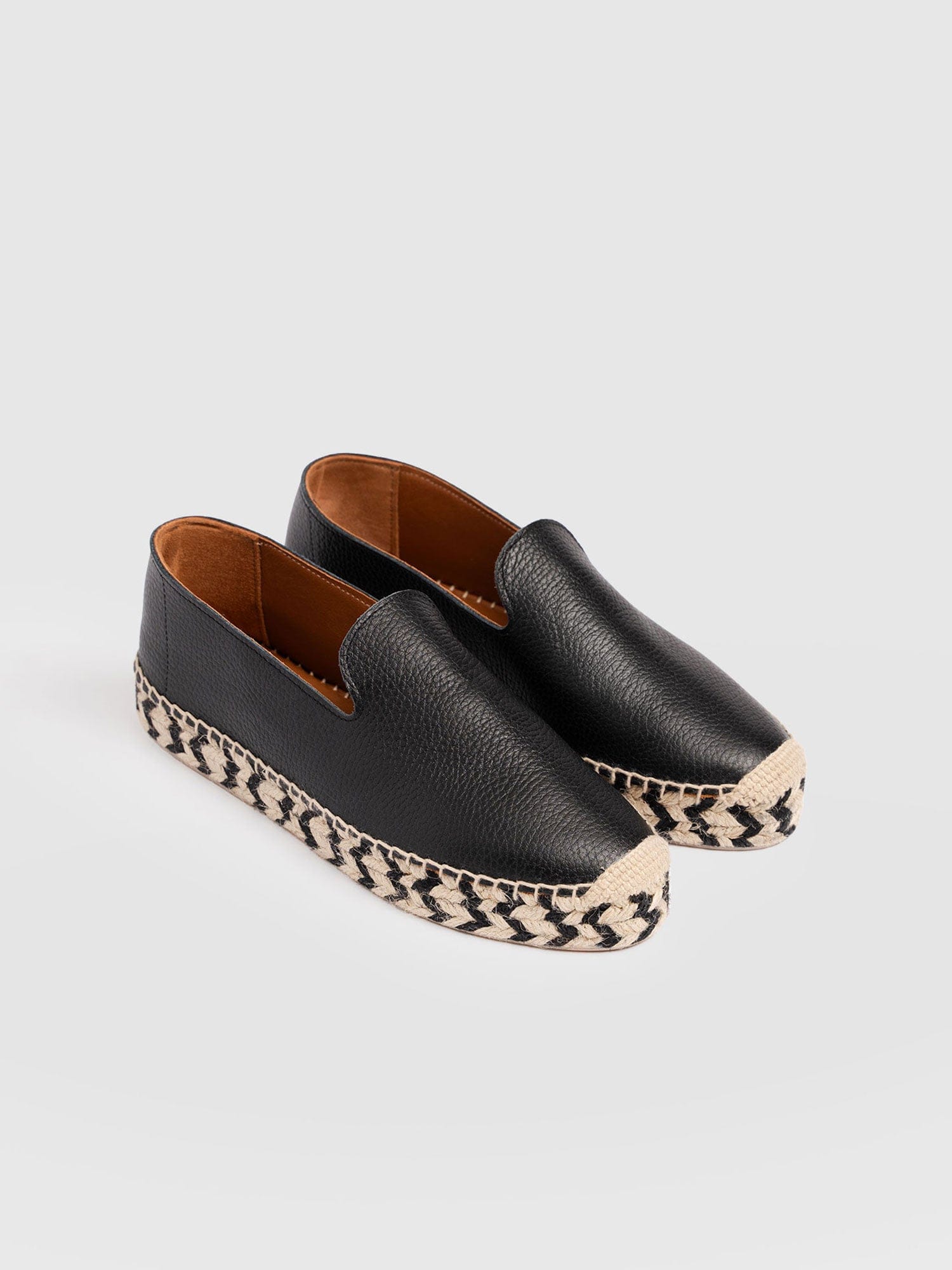 Hampton Espadrilles - Black Leather - Women's Shoes | Saint + Sofia® EU