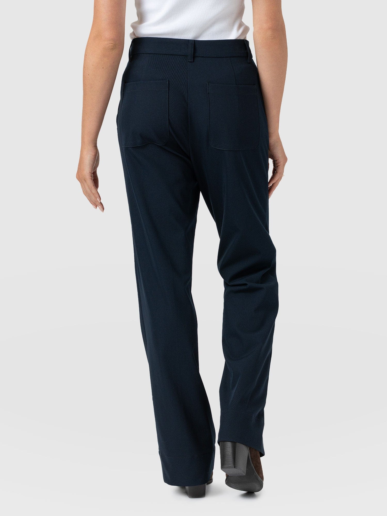 Harlow Straight Leg Pant - Navy - Women's Trousers | Saint + Sofia® EU