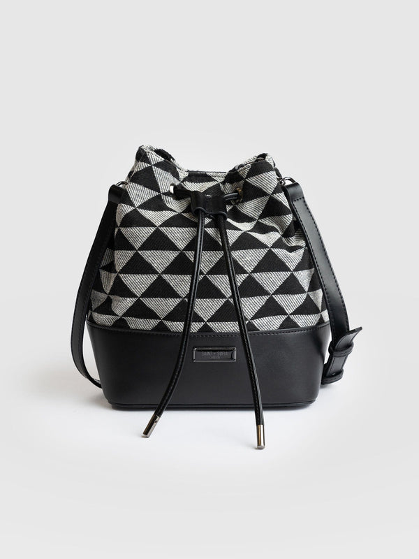 Henley Small Bucket Bag Cream/Black Pyramid - Women's Bags | Saint + Sofia® EU
