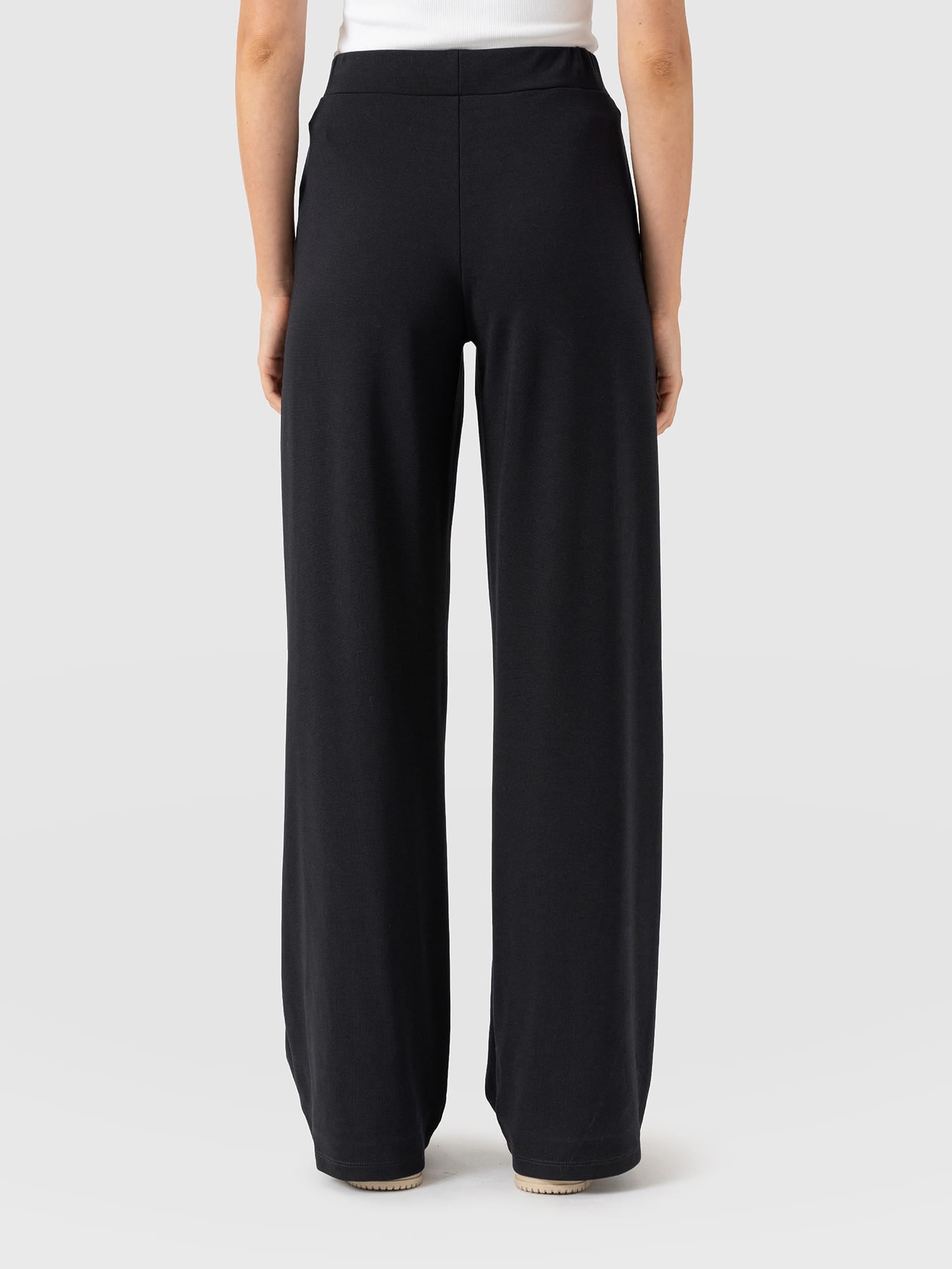 Hoxton Straight Leg Pant - Black - Women's Trousers | Saint and Sofia® EU
