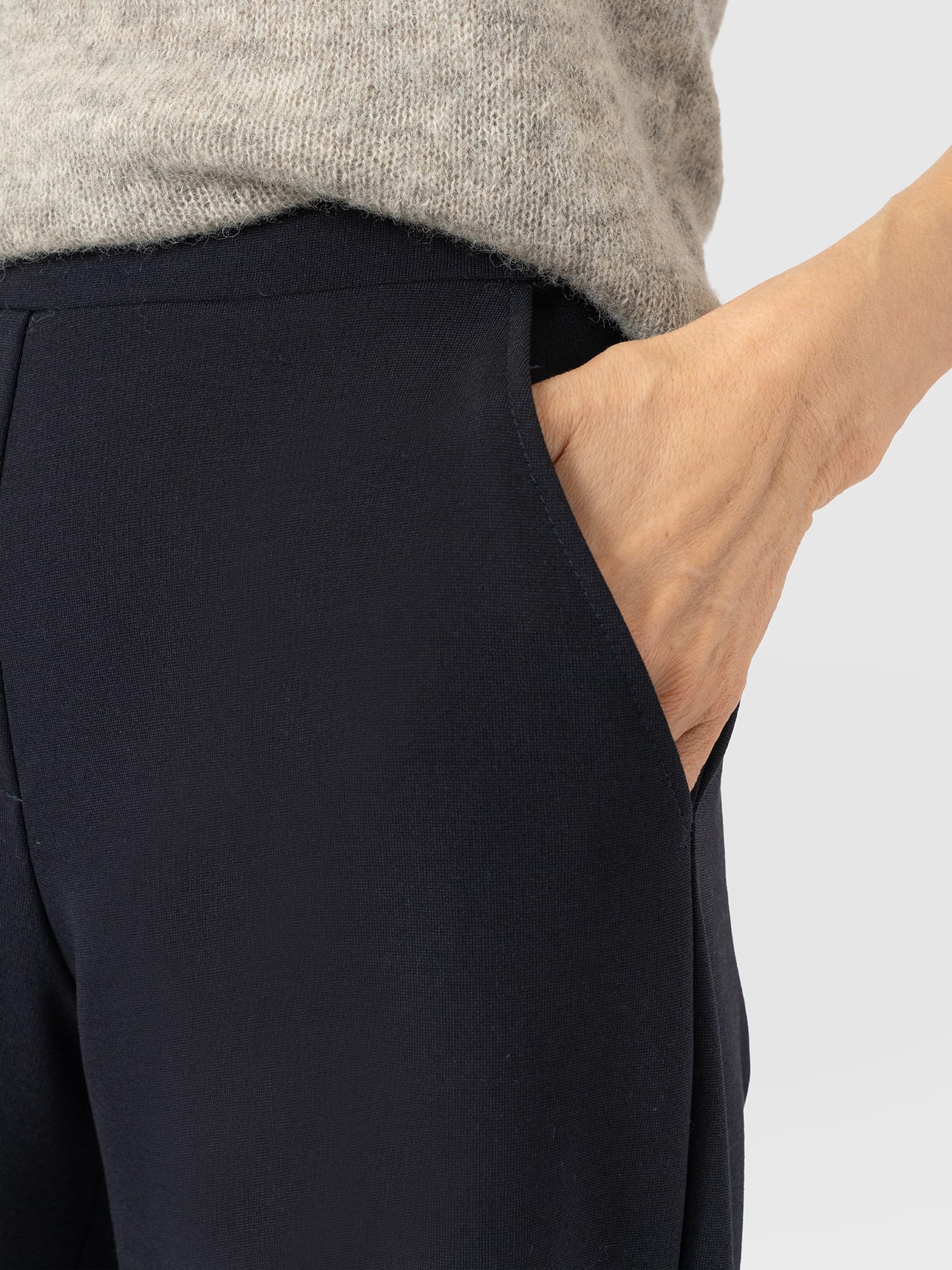 Hoxton Straight Leg Pant - Navy - Women's Trousers | Saint and Sofia® EU