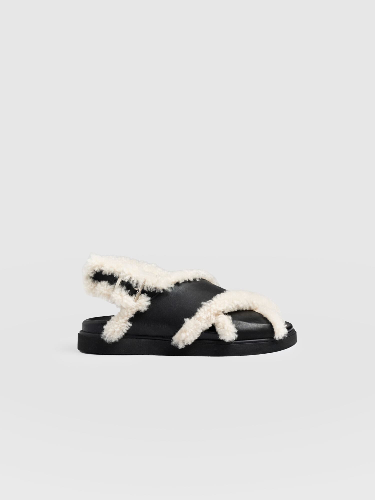 Isla Shearling Sandal Black - Women's Sandals |  Saint + Sofia® EU