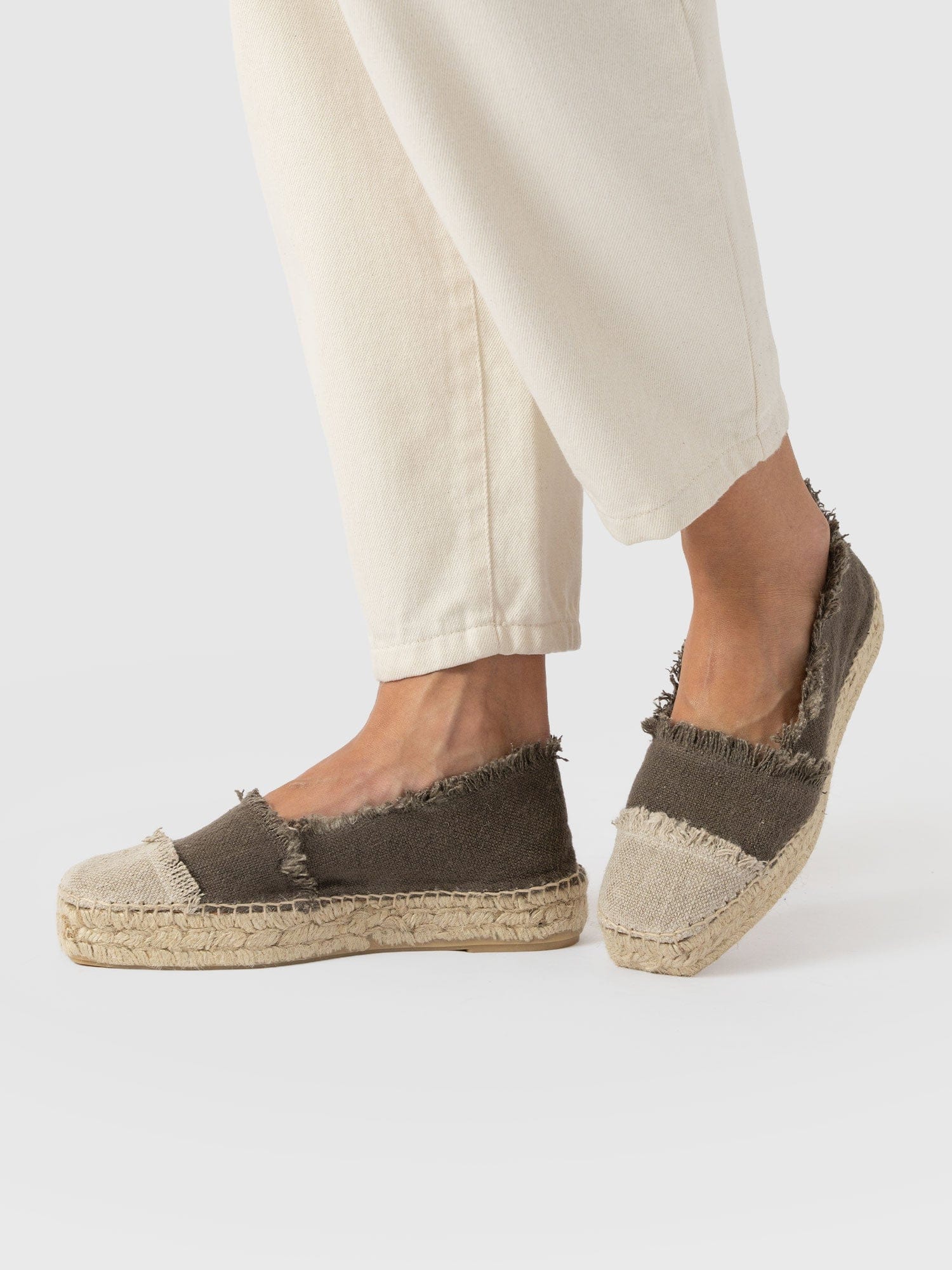 Ivy Frayed Espadrille Pumps - Khaki - Women's Shoes | Saint + Sofia® EU