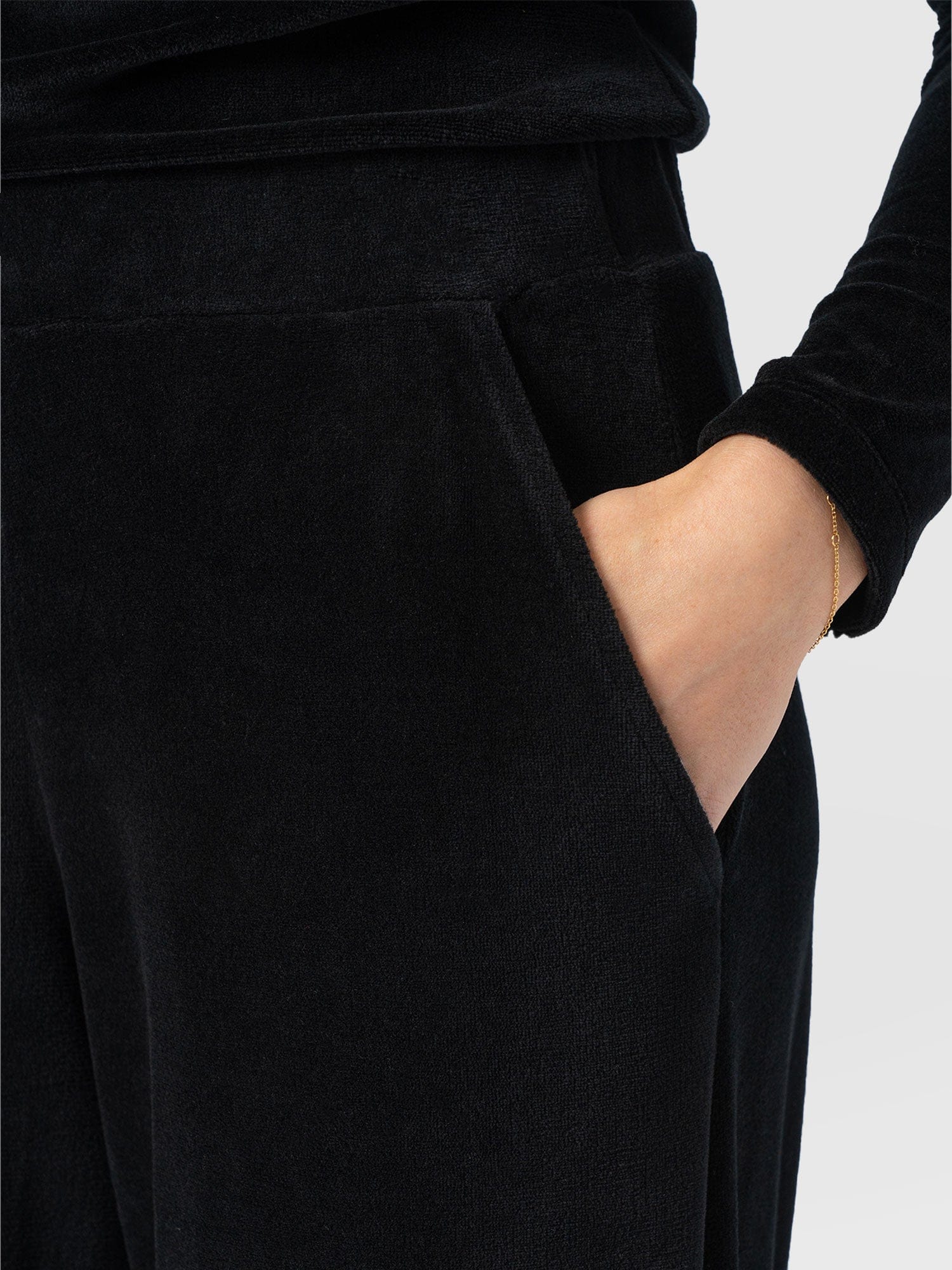 Keller Wide Leg Pant - Black Velvet - Women's Trousers | Saint + Sofia® EU