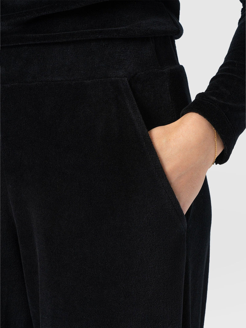Keller Wide Leg Pant - Black Velvet - Women's Trousers | Saint + Sofia® EU