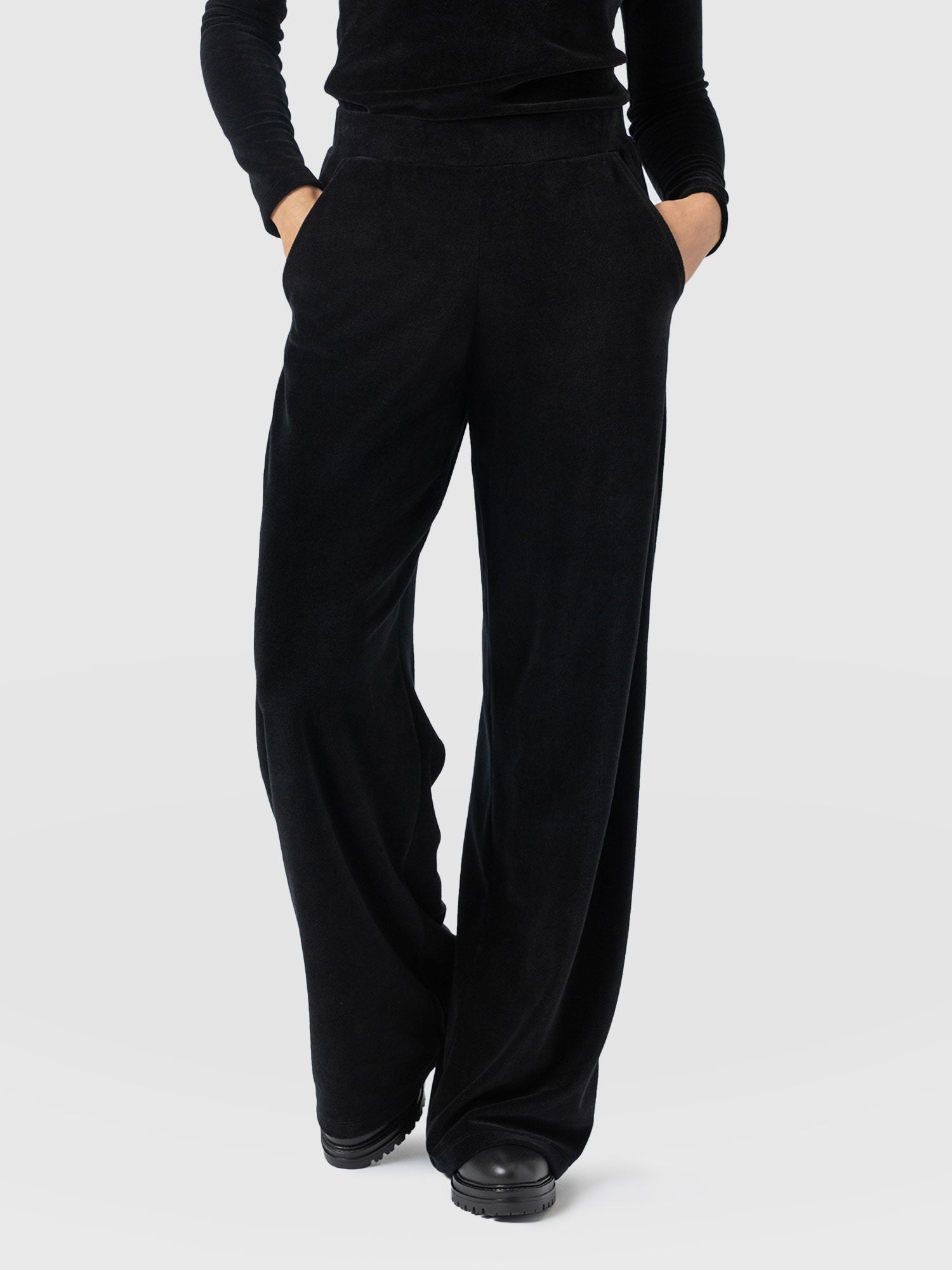 Keller Wide Leg Pant - Black Velvet - Women's Trousers | Saint + Sofia® EU