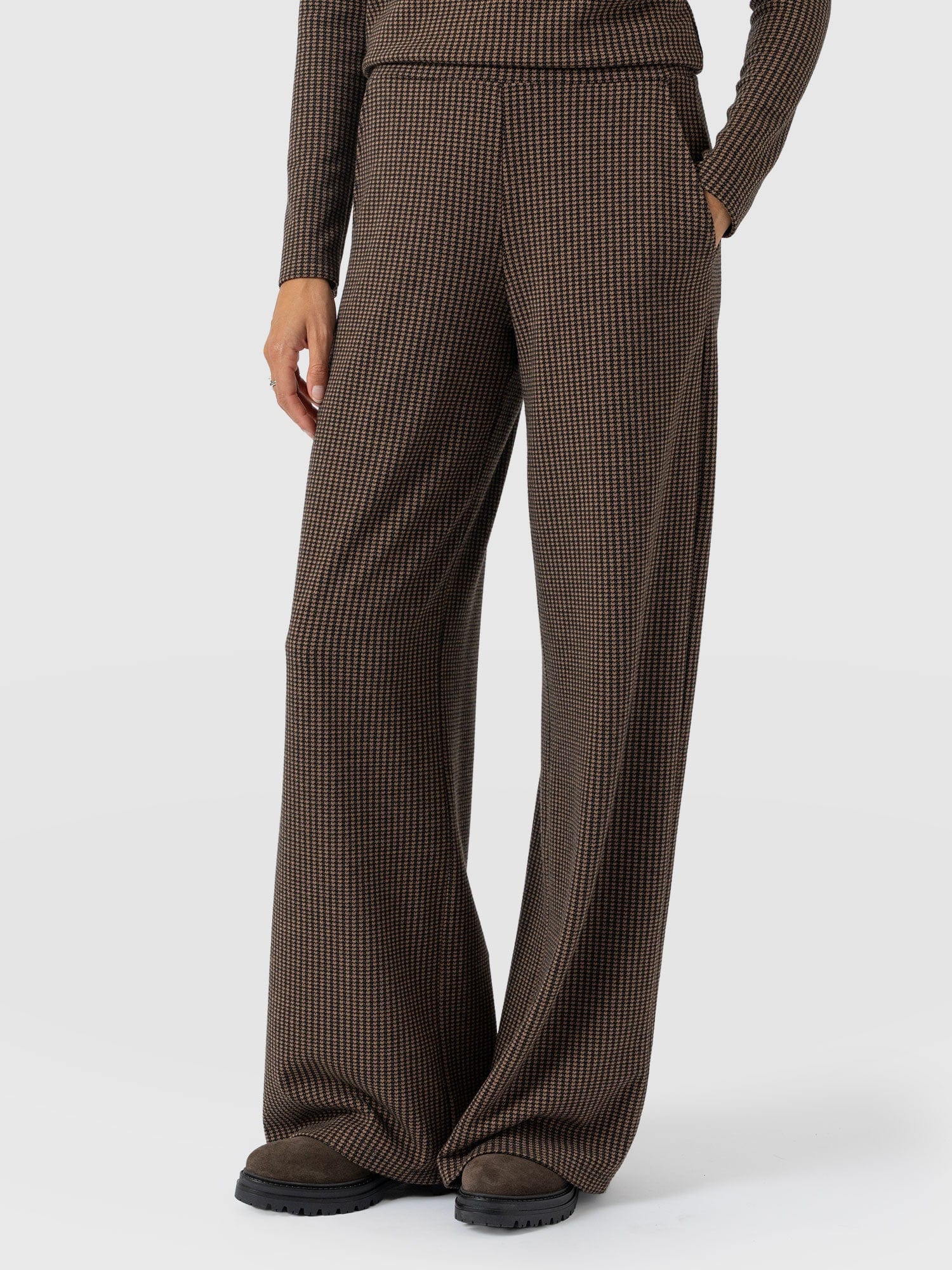 Keller Wide Leg Pant - Brown Mini Houndstooth - Women's Trousers | Saint + Sofia® EU