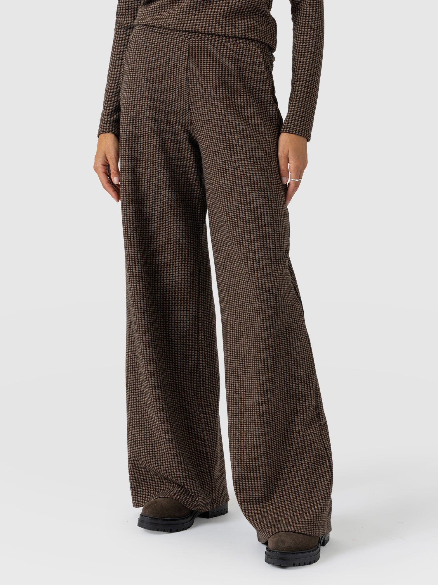 Keller Wide Leg Pant - Brown Mini Houndstooth - Women's Trousers | Saint + Sofia® EU