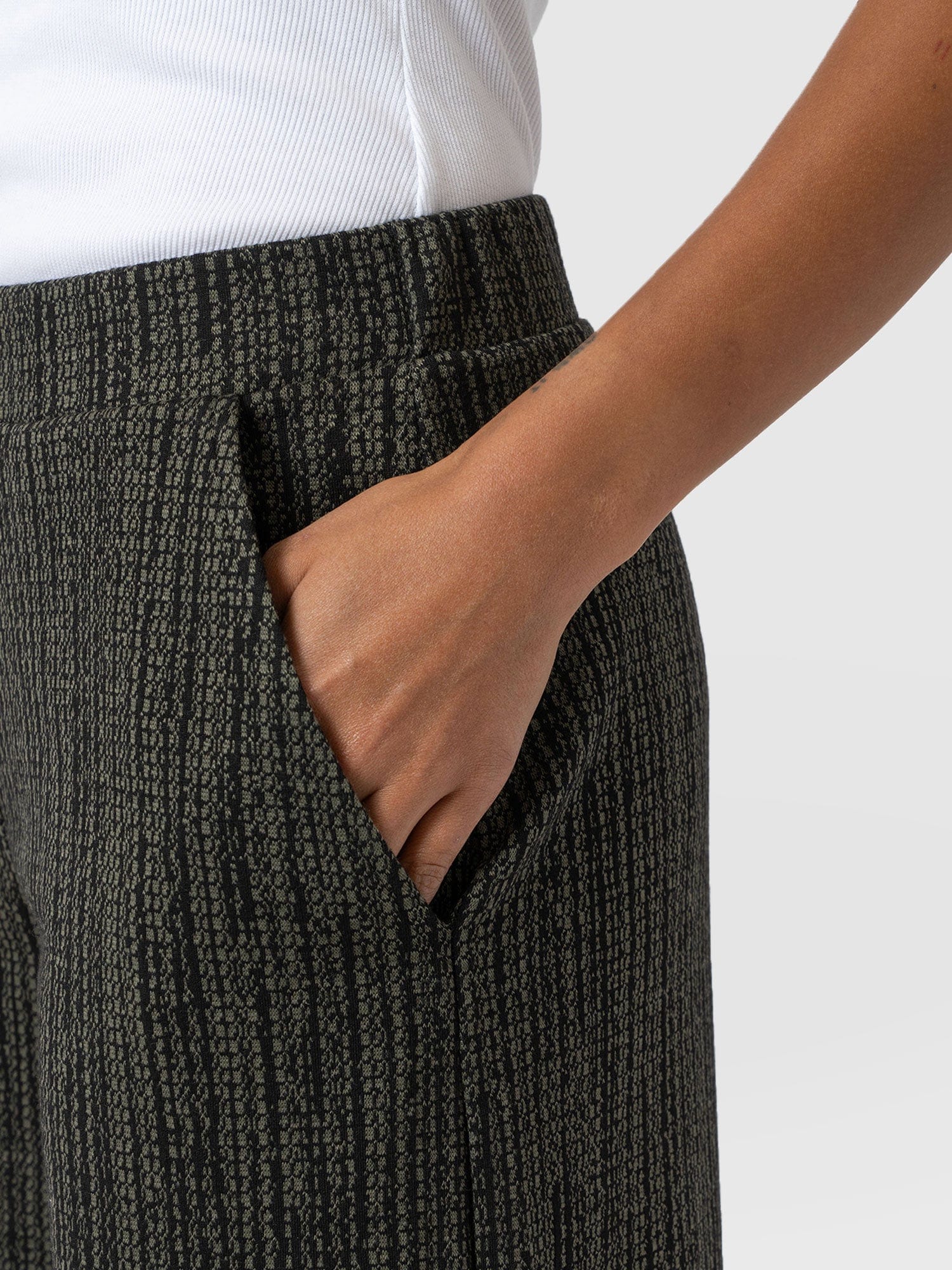 Keller Wide Leg Pant Green Texture - Women's Trousers | Saint + Sofia® EU