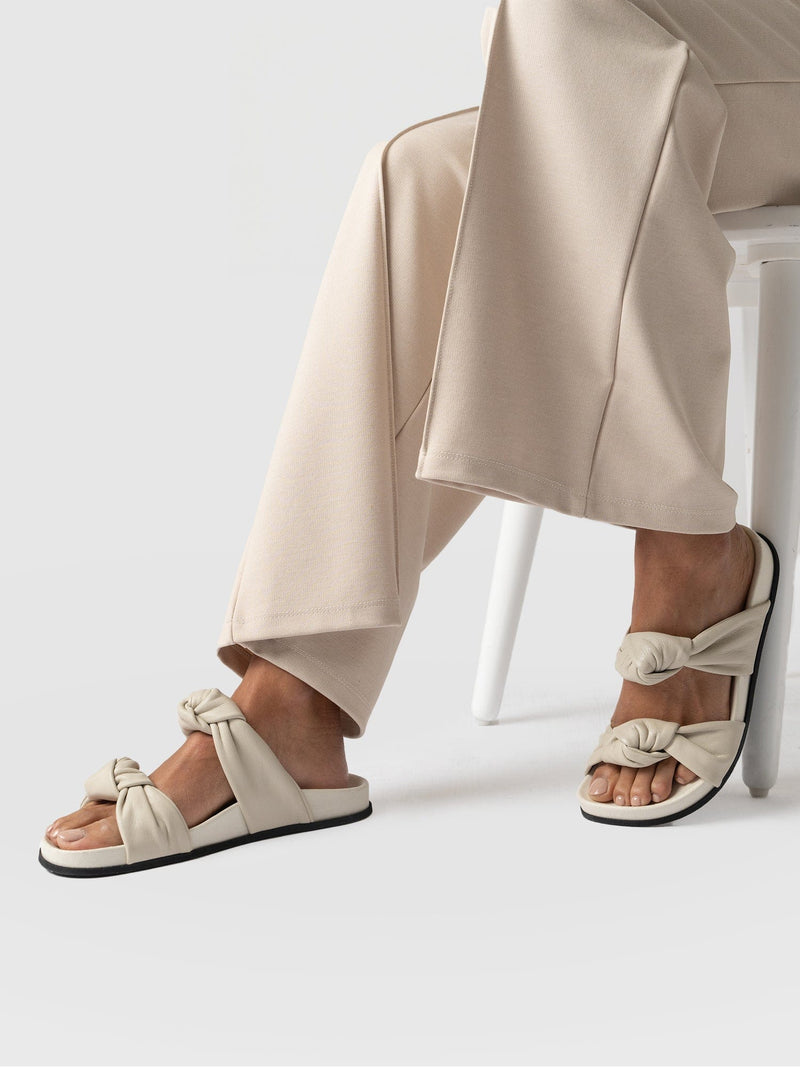 Kingston Knot Sandal Cream - Women's Sandals | Saint + Sofia® EU