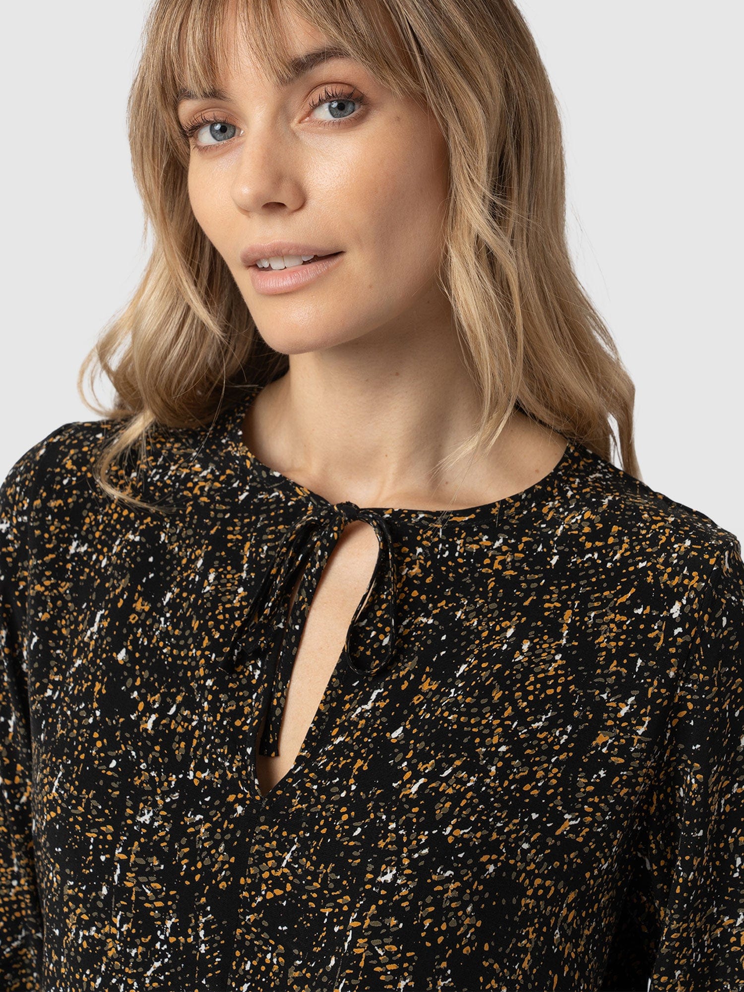 Kristen Blouse Green Ditsy Leopard - Women's Blouses | Saint + Sofia® EU