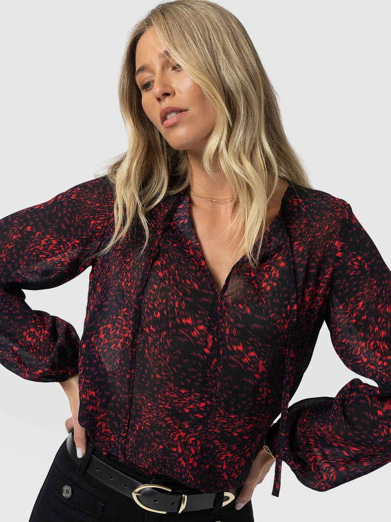 Kristen Blouse - Red Fade Spot - Women's Blouses | Saint + Sofia® EU