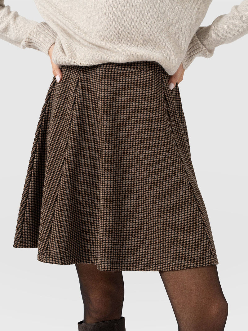 Macie Mini Skirt - Brown Mini Houndstooth - Women's Shorts | Saint + Sofia® EU