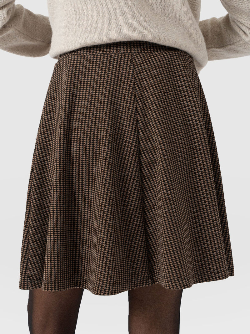 Macie Mini Skirt - Brown Mini Houndstooth - Women's Shorts | Saint + Sofia® EU