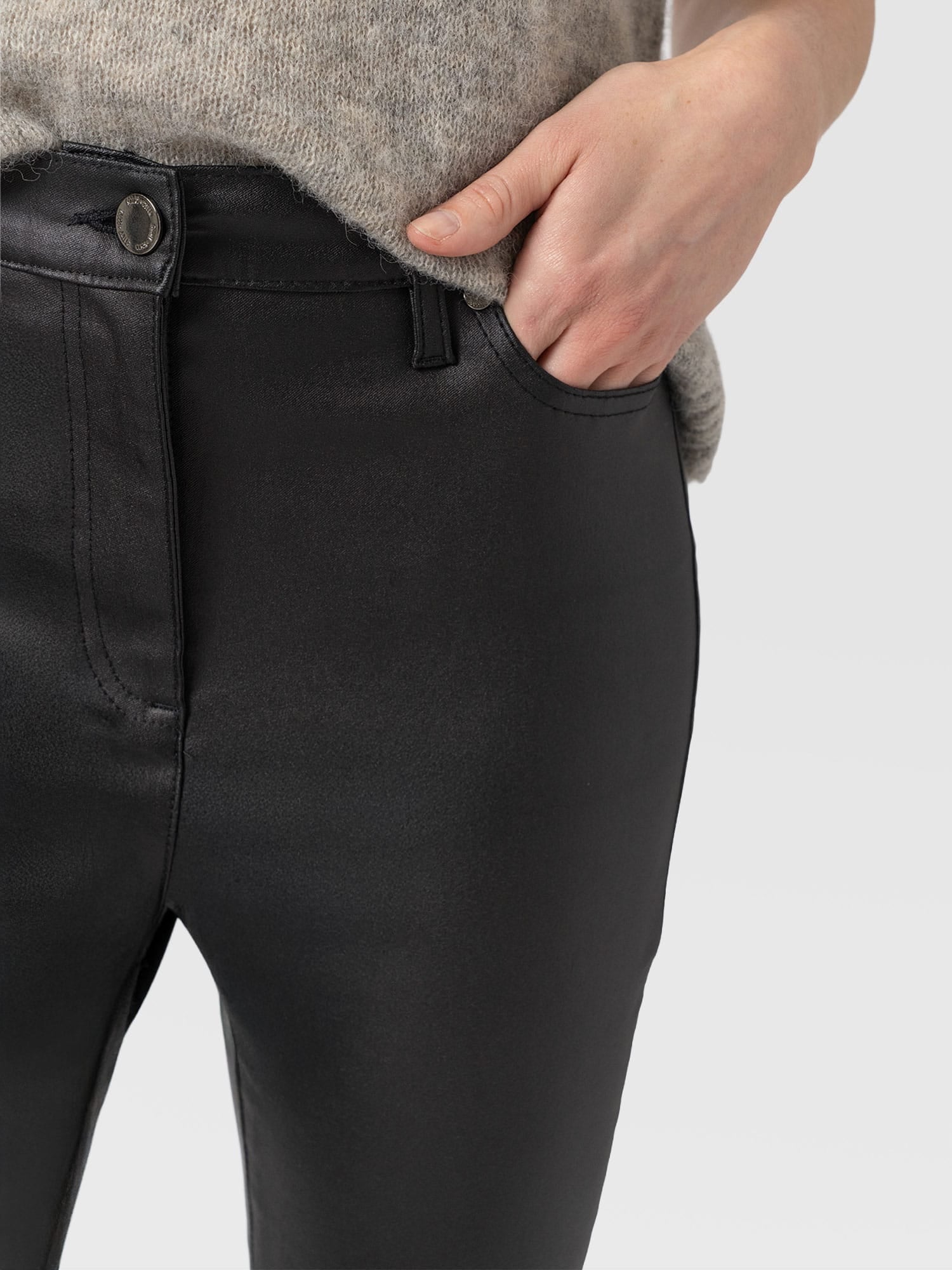 Maeva Skinny Pant Black Coated - Women's Trousers | Saint + Sofia® EU