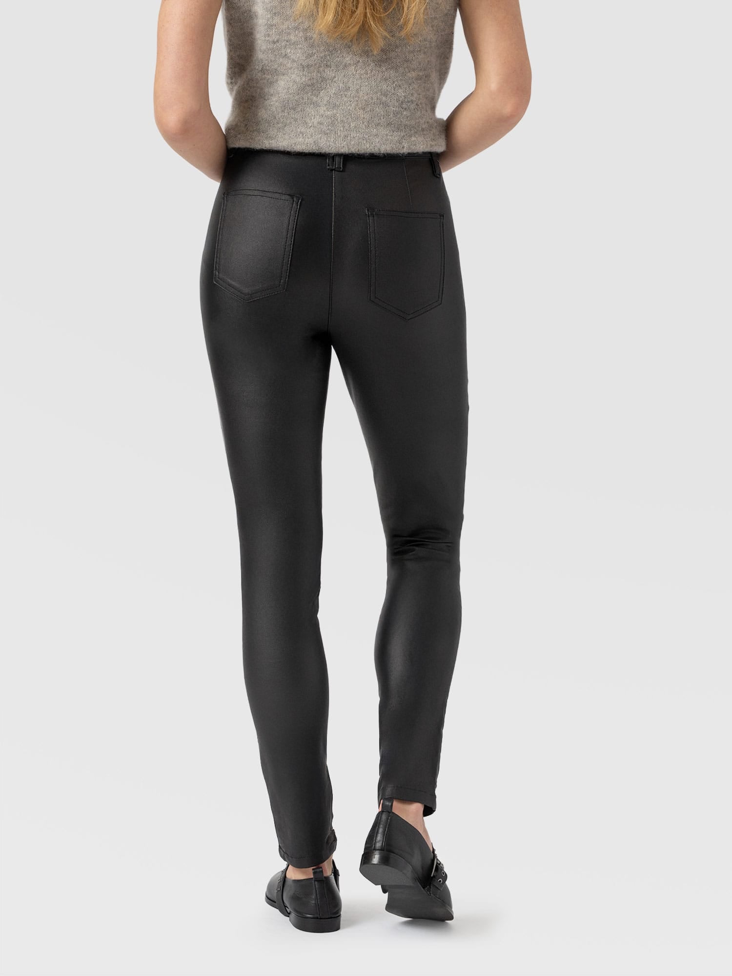 Maeva Skinny Pant Black Coated - Women's Trousers | Saint + Sofia® EU