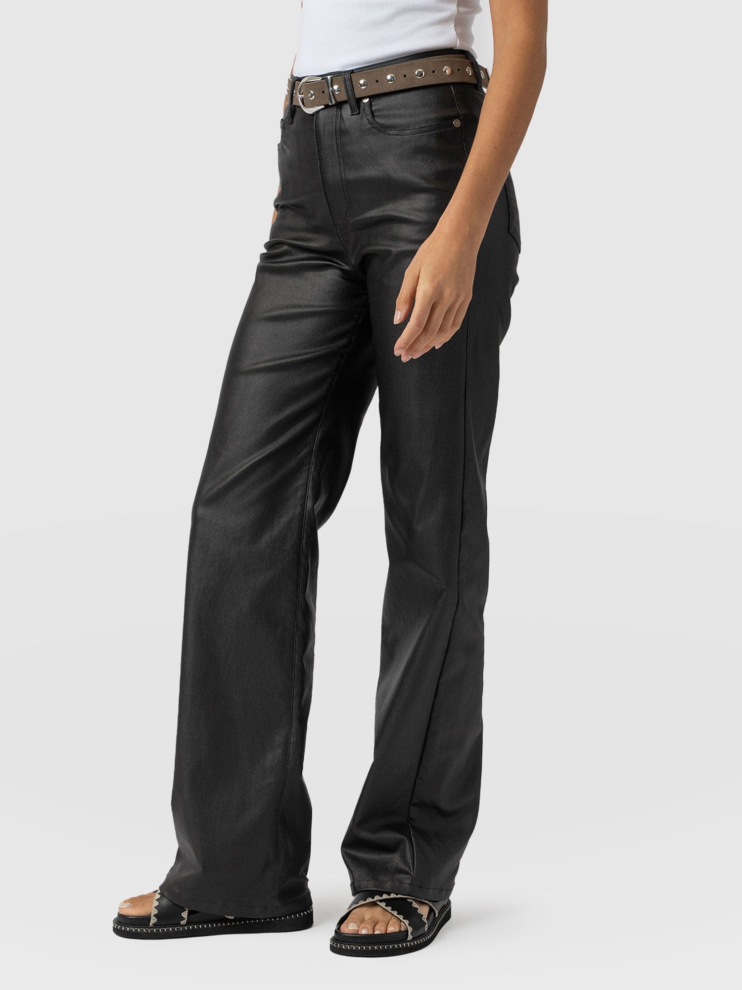 Maeve Wide Leg Pant - Black Coated - Women's Trousers | Saint + Sofia® EU