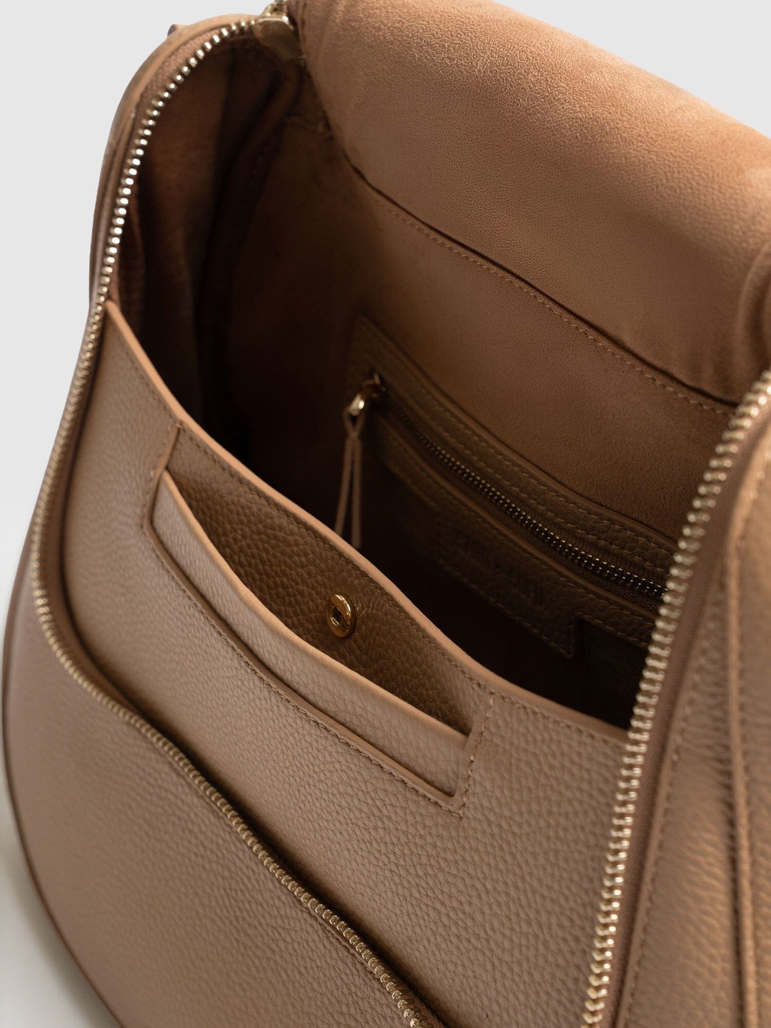 Marlowe Messenger Bag - Caramel - Women's Handbags | Saint + Sofia® EU