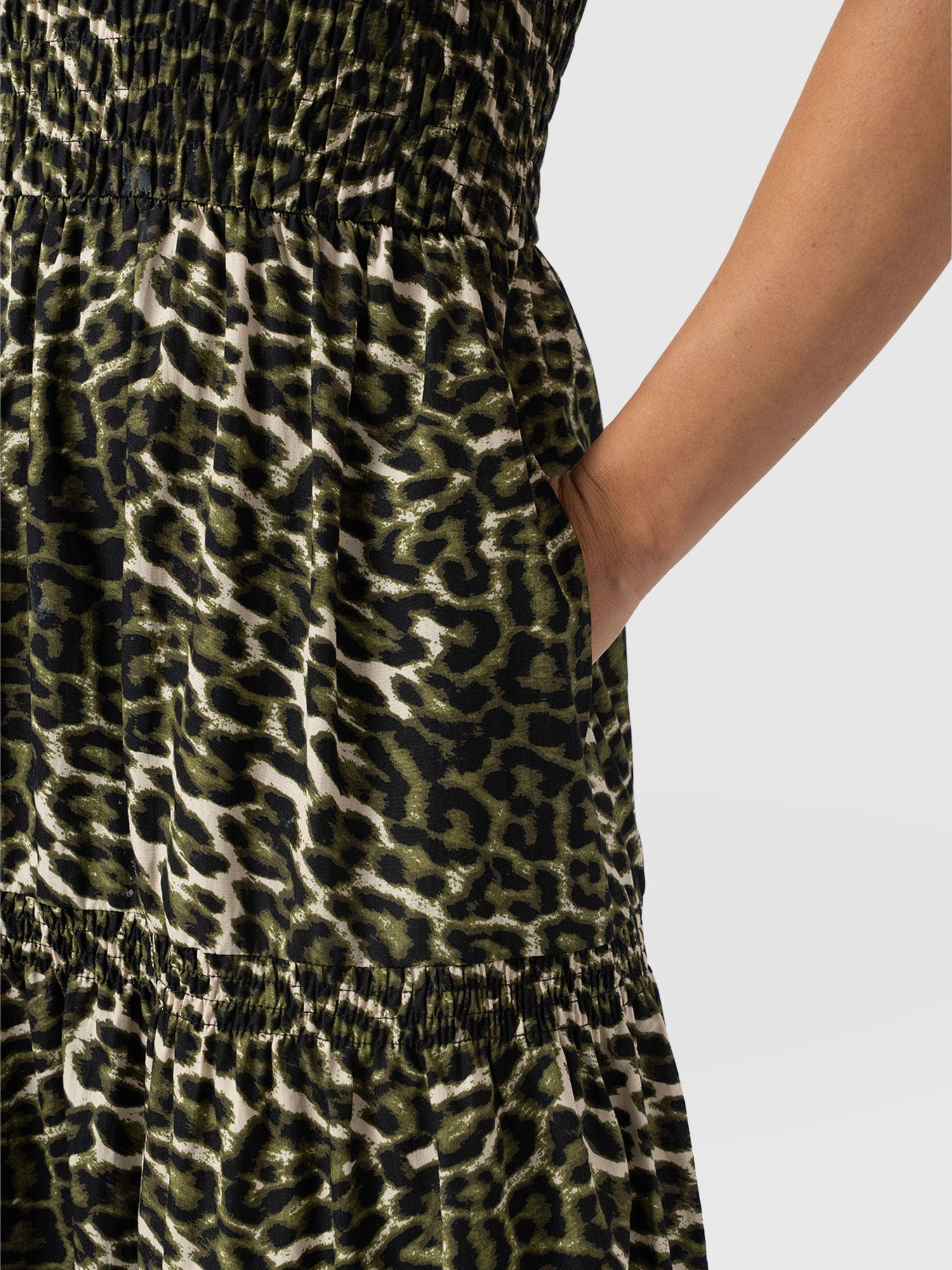 Maya Shirring Short Sleeve Dress - Green Leopard - Women's Dresses | Saint + Sofia® EU