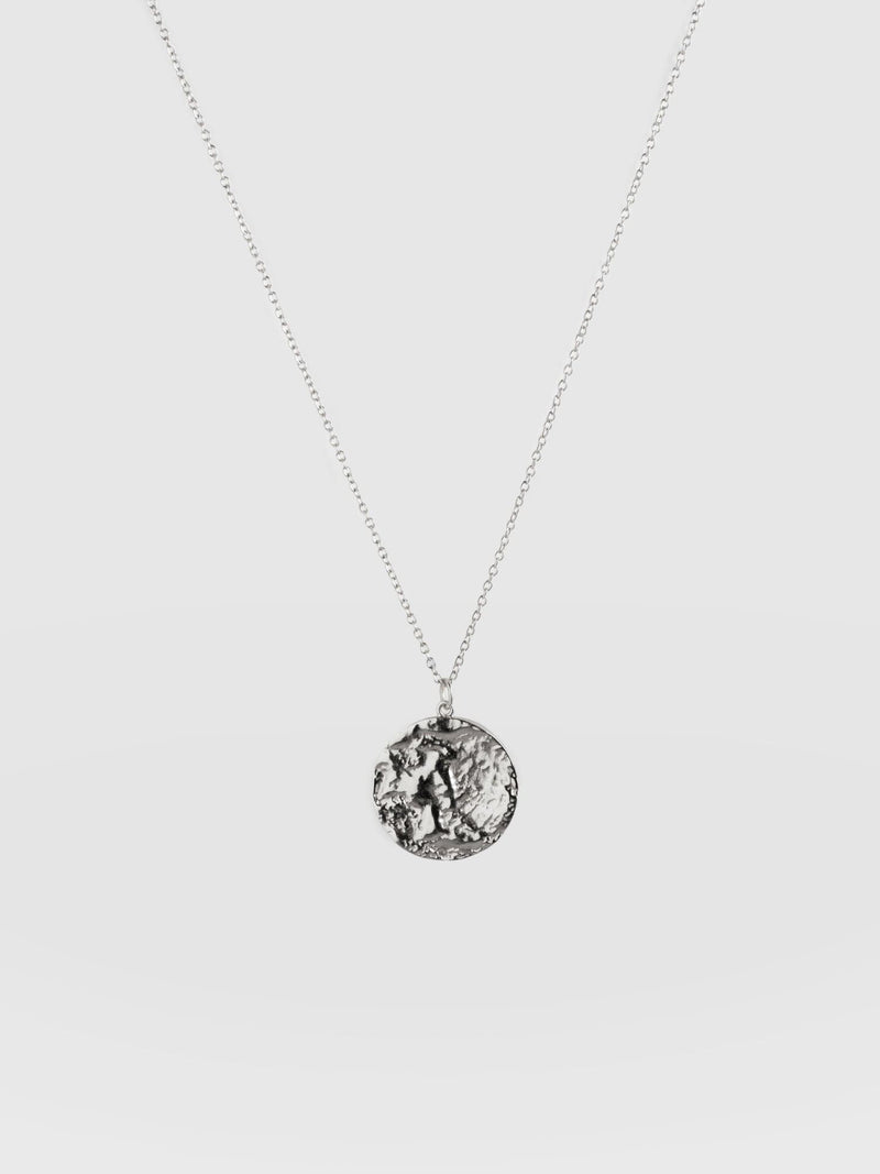 Molten Disc Charm Necklace Silver - Women's Jewellery | Saint + Sofia® EU