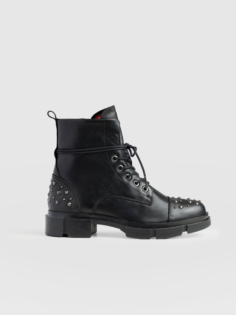 Noho Studded Boot Black - Women's Leather Boots | Saint + Sofia® EU