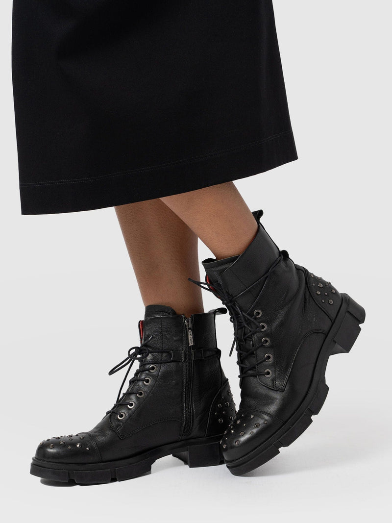 Noho Studded Boot Black - Women's Leather Boots | Saint + Sofia® EU