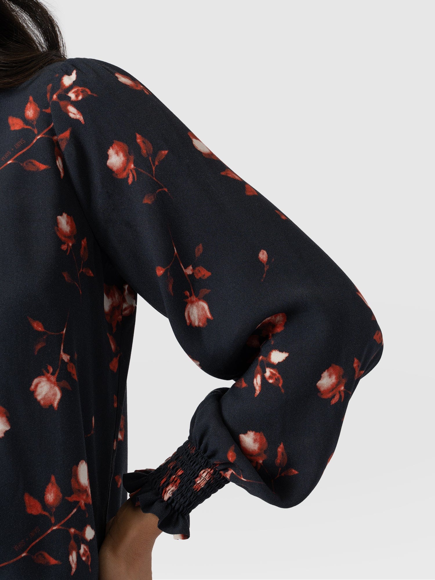 Olivia Blouse Dark Roses - Women's Blouses | Saint + Sofia® EU