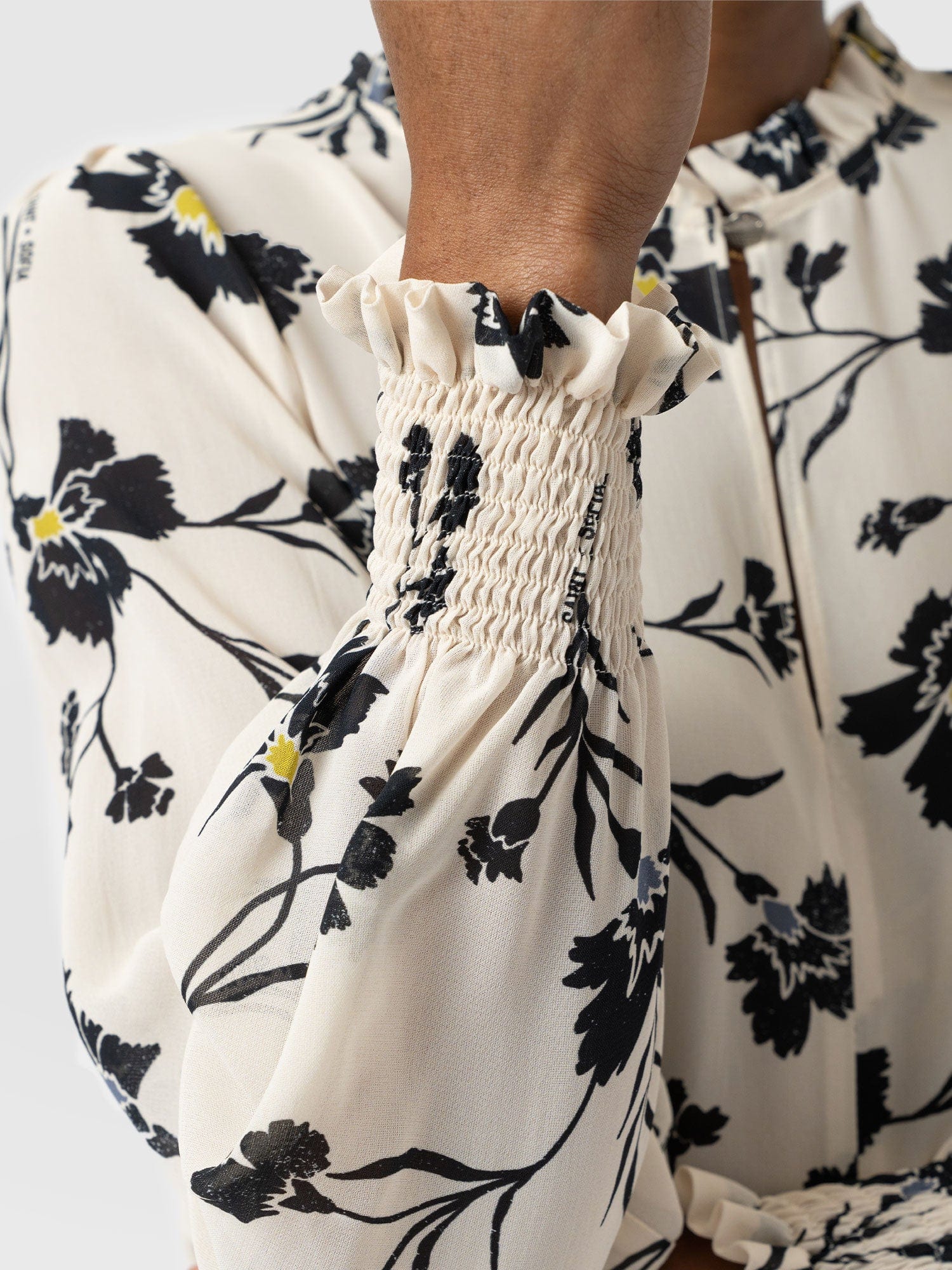 Olivia Blouse - White Spring Floral - Women's Blouses | Saint + Sofia® EU