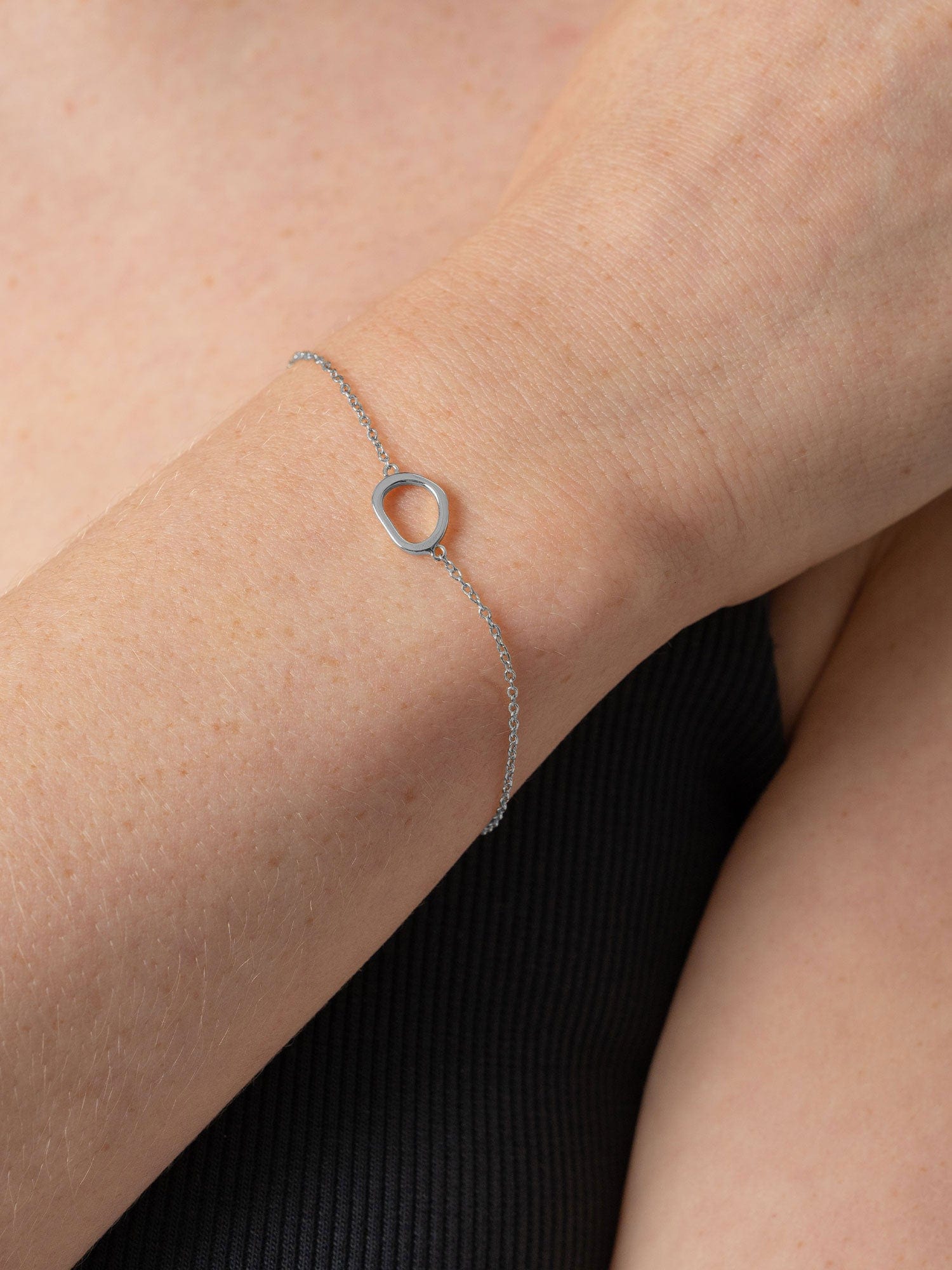 Organic Open Oval Bracelet Silver - Women's Jewellery | Saint + Sofia® EU