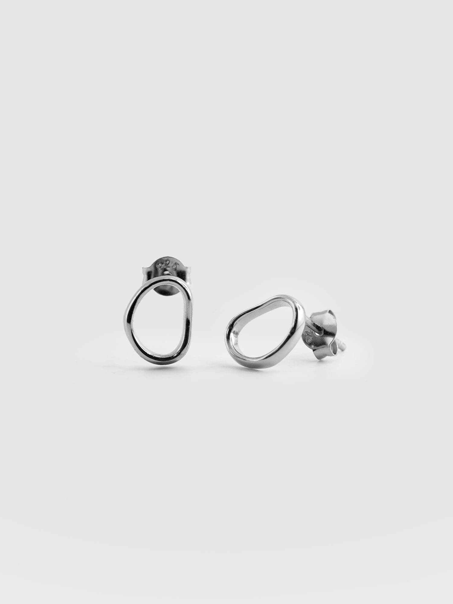 Organic Open Oval Stud Earrings Silver - Women's Jewellery | Saint + Sofia® EU