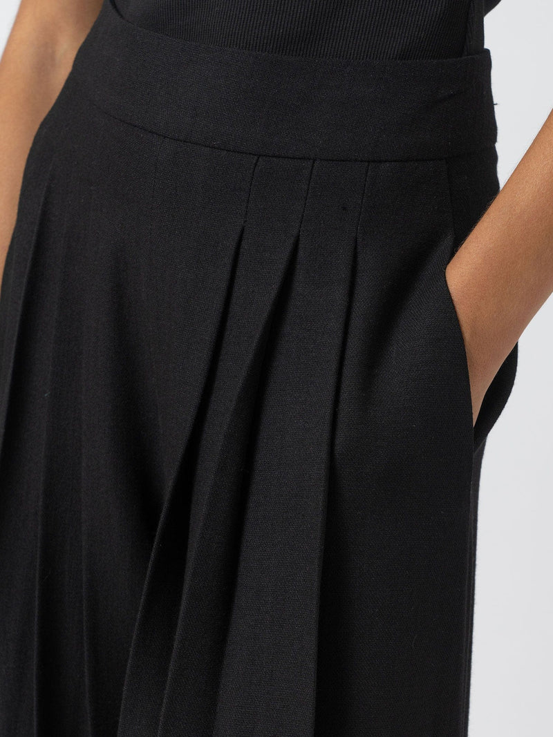 Oriya Pleated Wide Leg Pant - Black - Women's Trousers | Saint + Sofia® EU