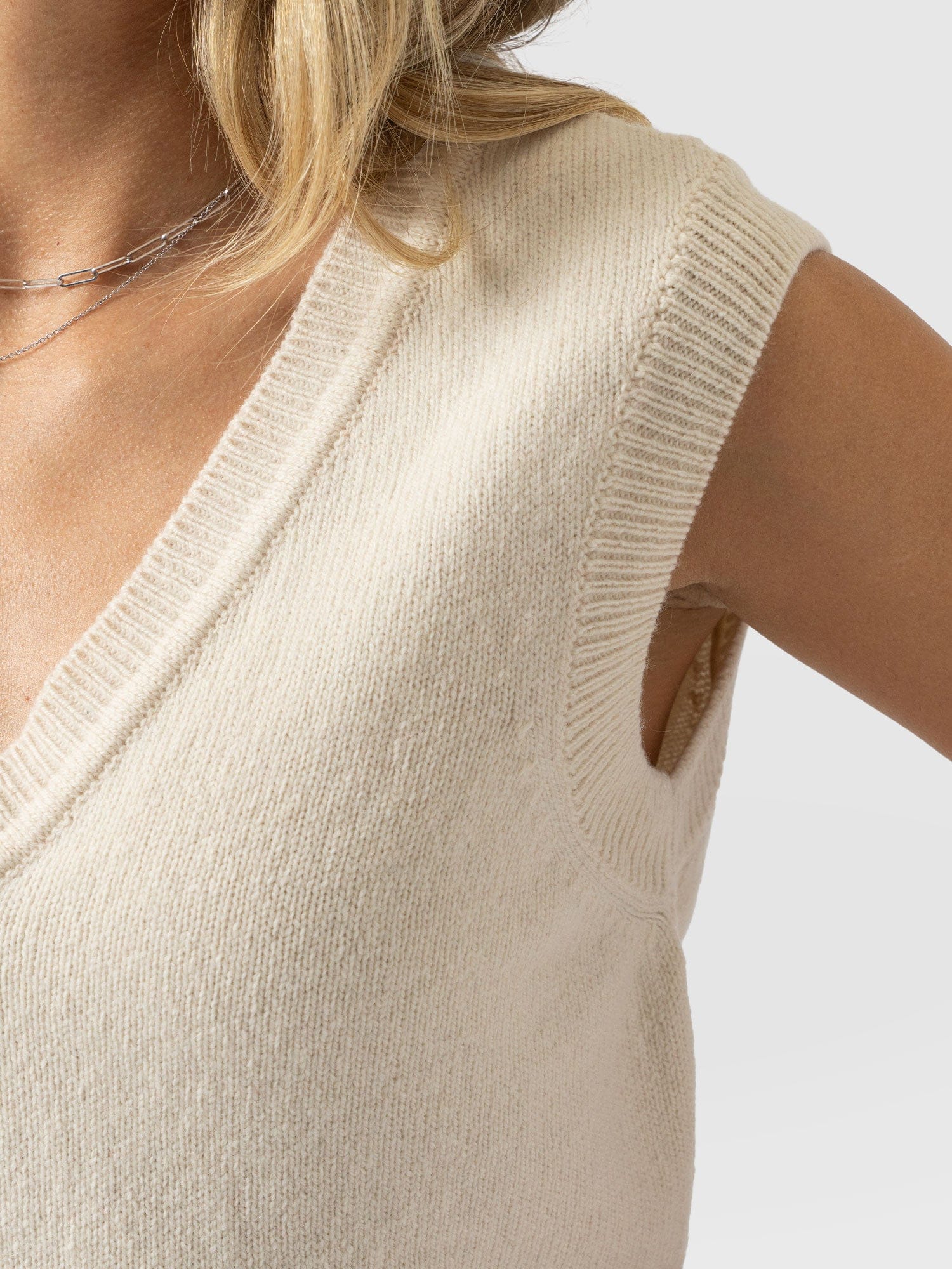 Oxford Cashmere V Neck Sleeveless Knit - Cream - Women's Jumpers | Saint + Sofia® EU