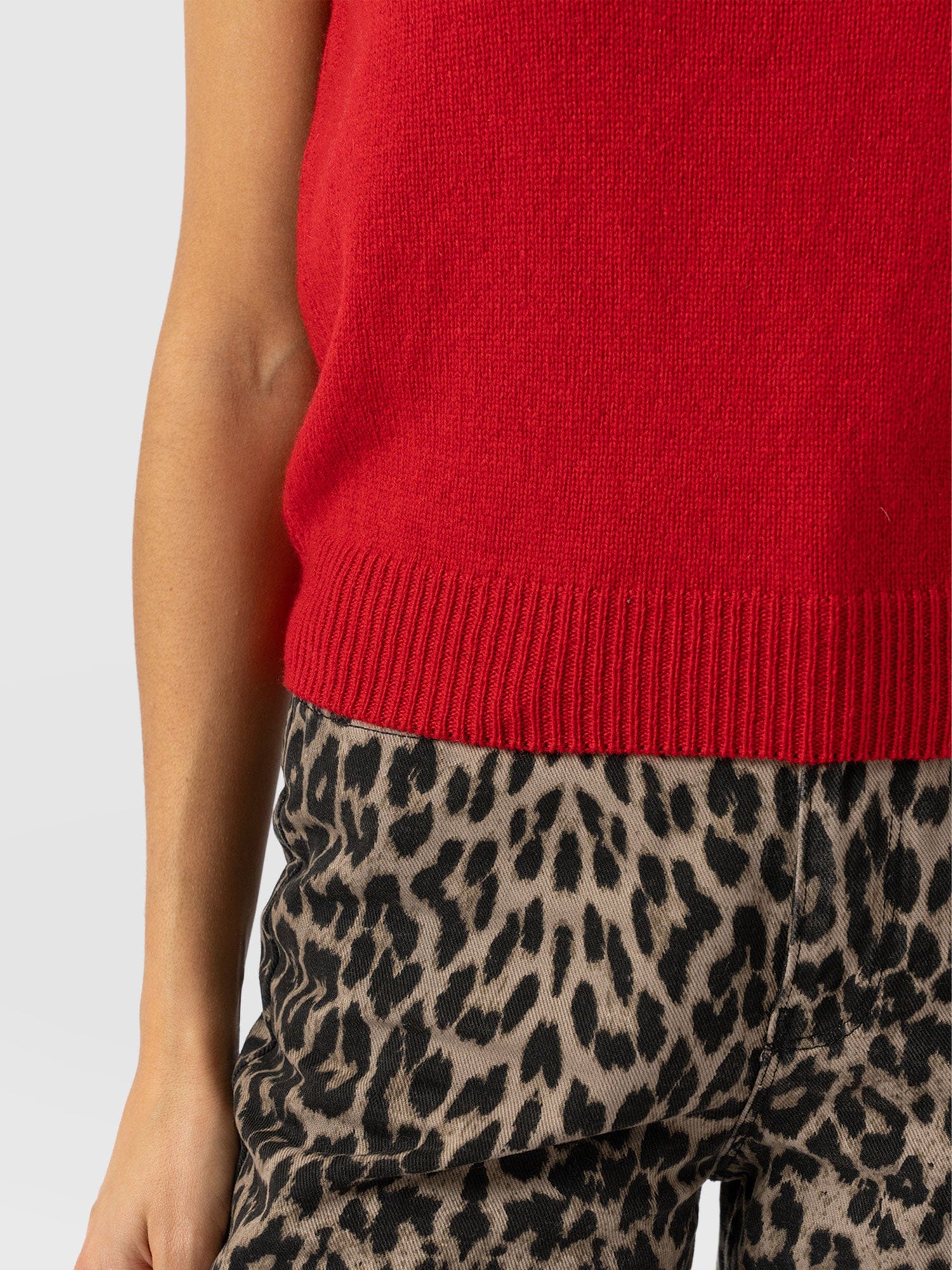 Oxford Cashmere V Neck Sleeveless Knit - Red - Women's Jumpers | Saint + Sofia® EU