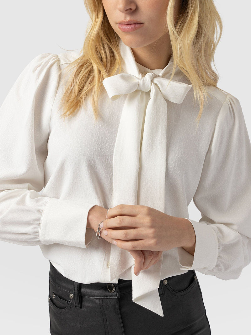 Paxton Pussybow Blouse Cream - Women's Blouses | Saint + Sofia® EU