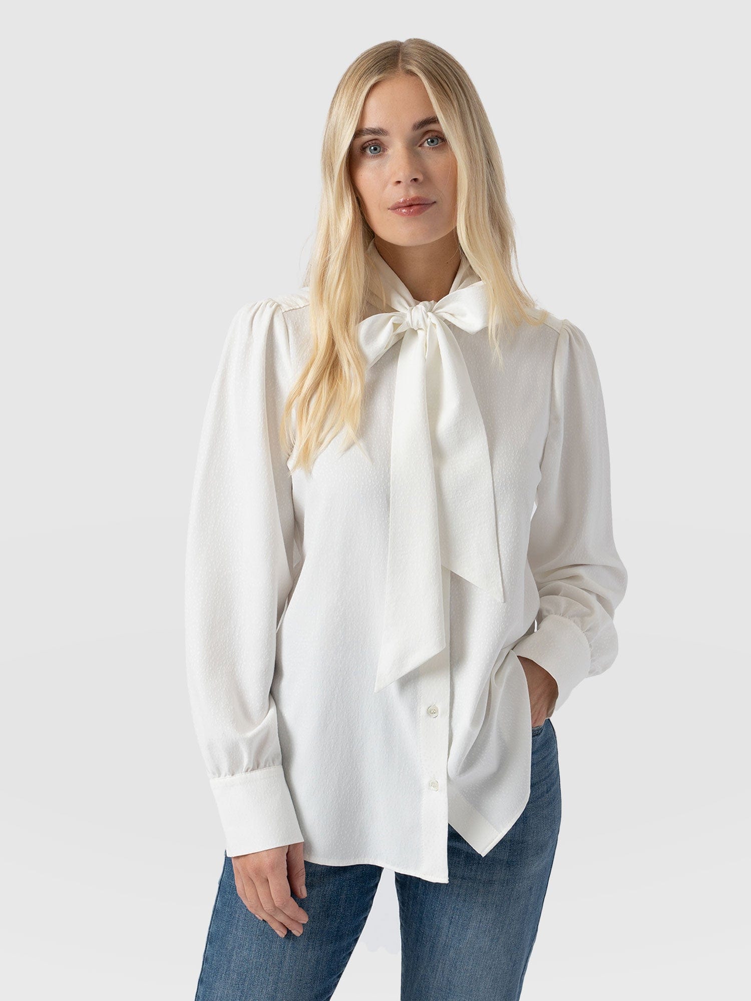Paxton Pussybow Blouse Cream - Women's Blouses | Saint + Sofia® EU