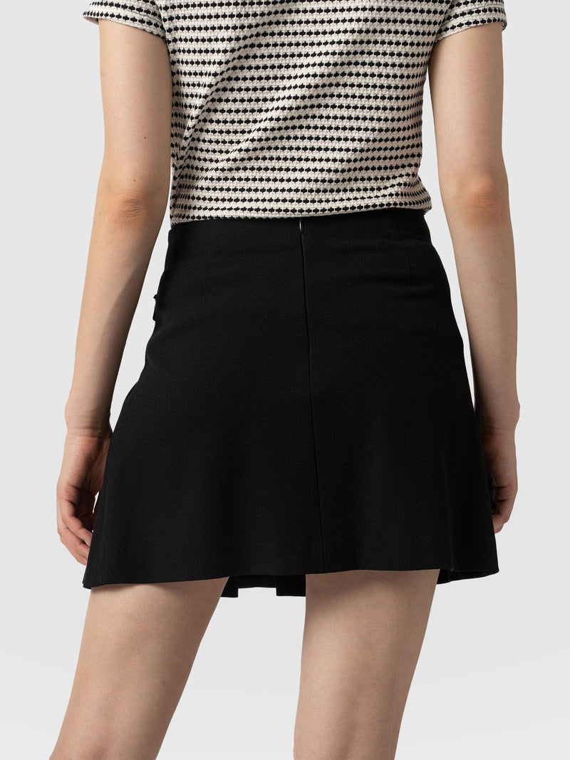 Petra Pleated Mini Skirt Black  - Women's Skirts | Saint + Sofia® EU