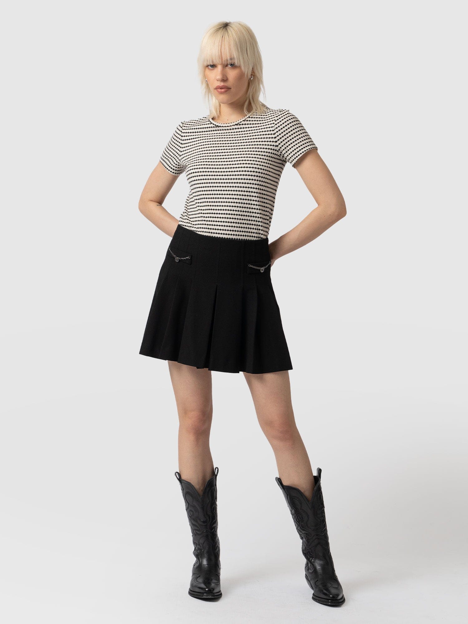 Petra Pleated Mini Skirt Black  - Women's Skirts | Saint + Sofia® EU