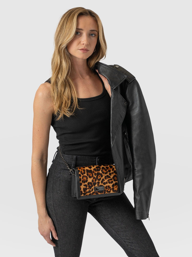 Primrose Wallet on Chain Leopard - Women's Bags | Saint + Sofia® EU