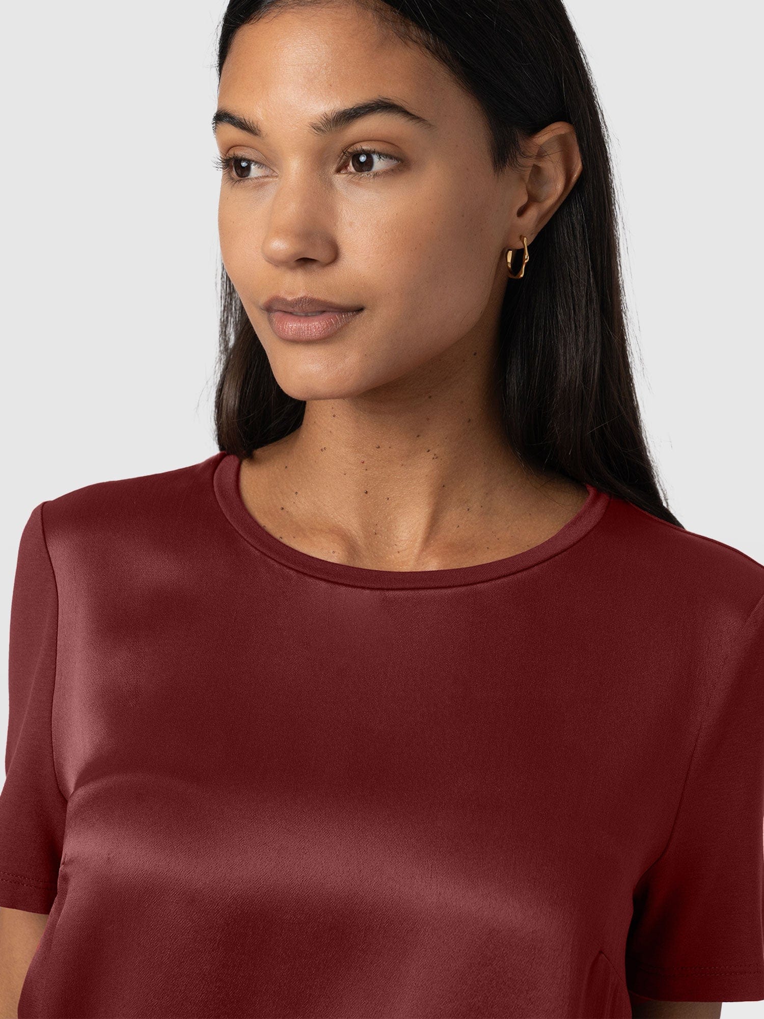 Rayner Contrast Tee Maroon - Women's T-Shirts | Saint + Sofia® EU