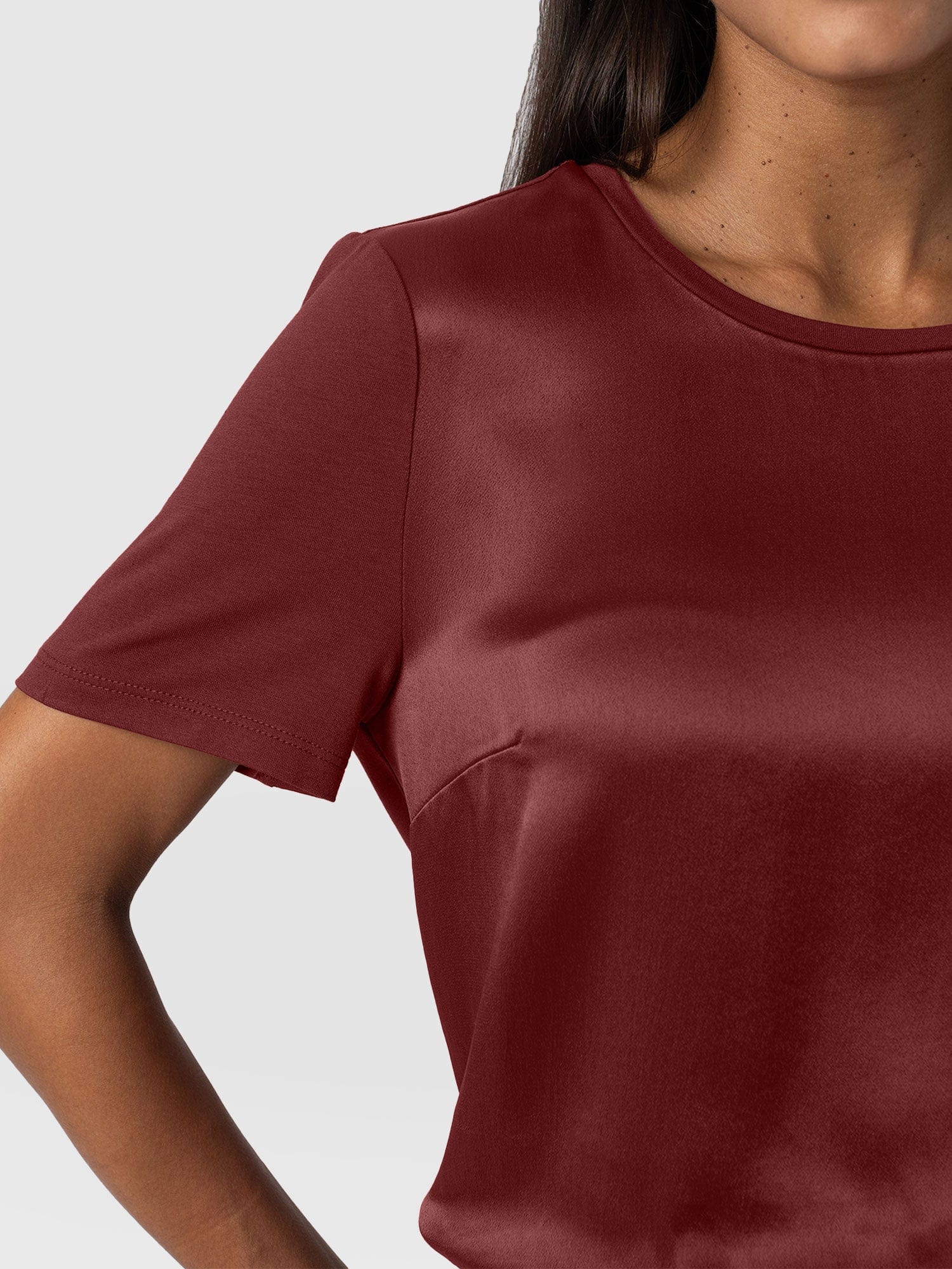 Rayner Contrast Tee Maroon - Women's T-Shirts | Saint + Sofia® EU