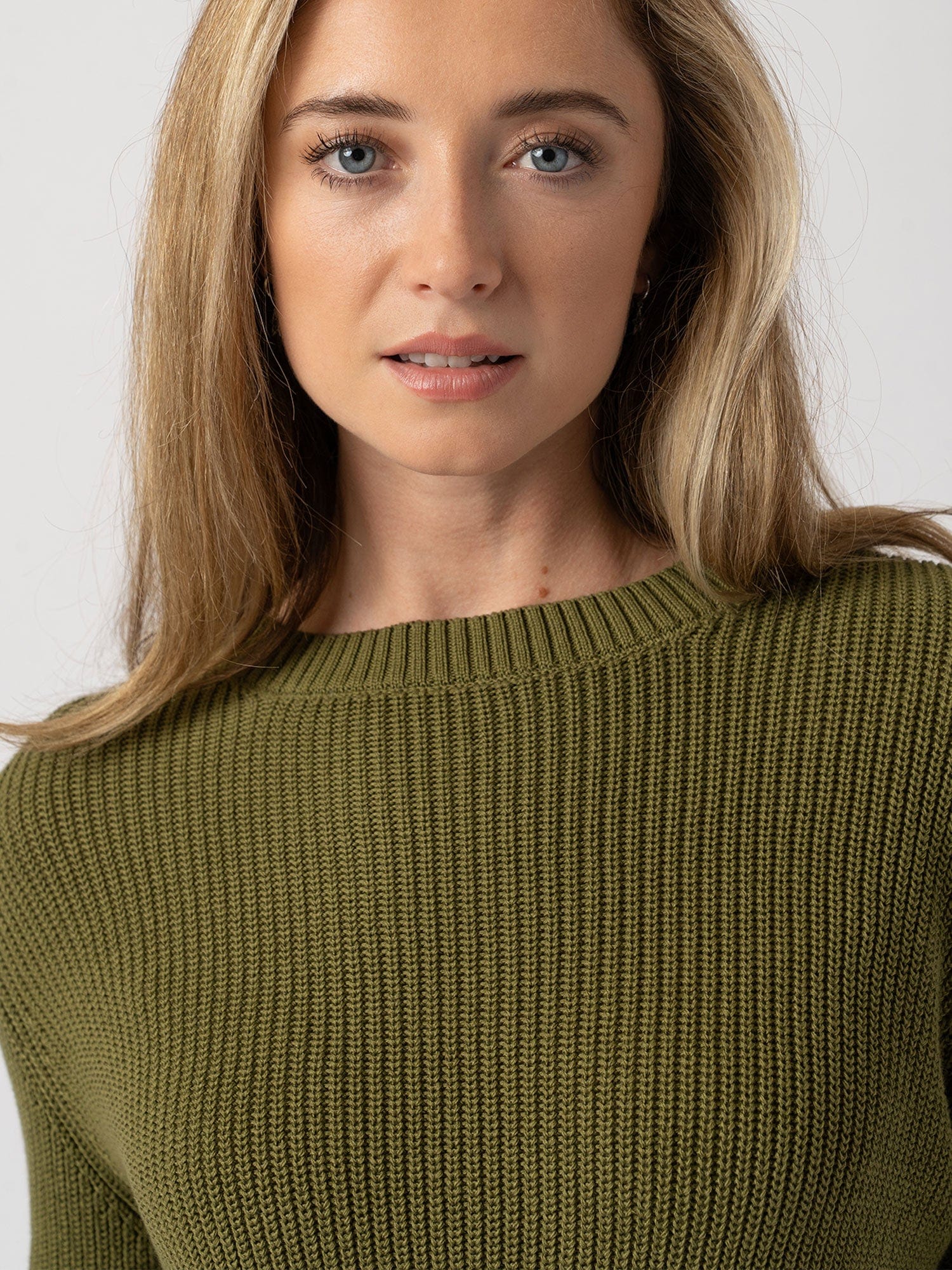 Remy Crop Jumper Khaki - Women's Jumpers | Saint + Sofia® EU